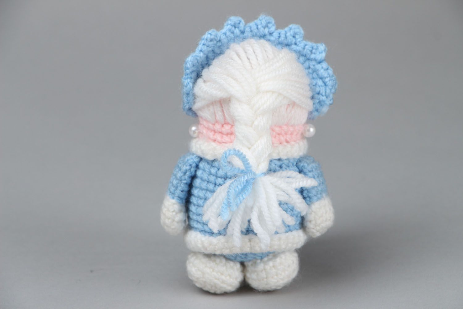 Jouet décoratif crocheté artisanal Fille des neiges photo 3