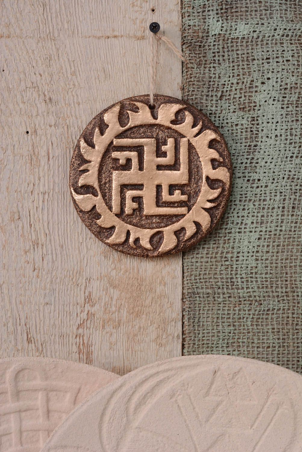 Prato de argila feito à mão pingente de parede para decoração do interior em estilo étnico Marichka foto 3