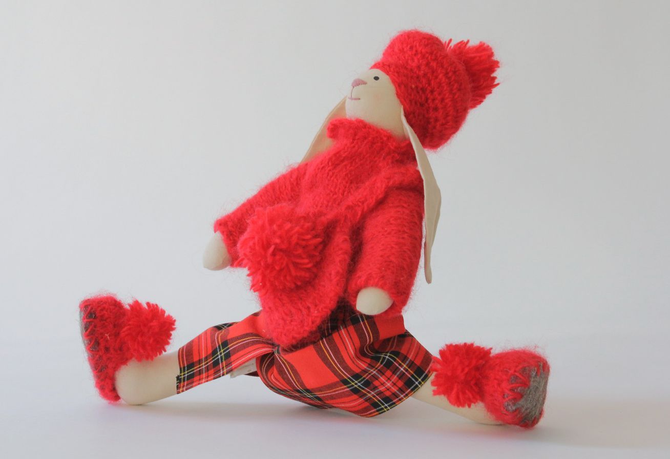 Jouet-lapin en vêtement écossais photo 3