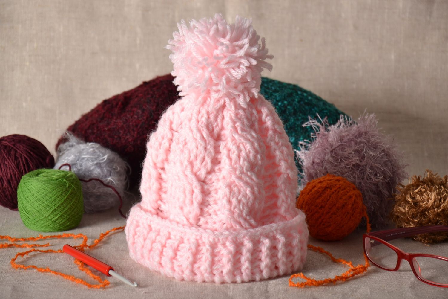 Gorro tejido a crochet rosa foto 1