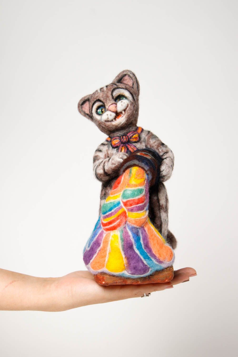 Juguete de fieltro hecho a mano muñeco de peluche elemento decorativo gato foto 2