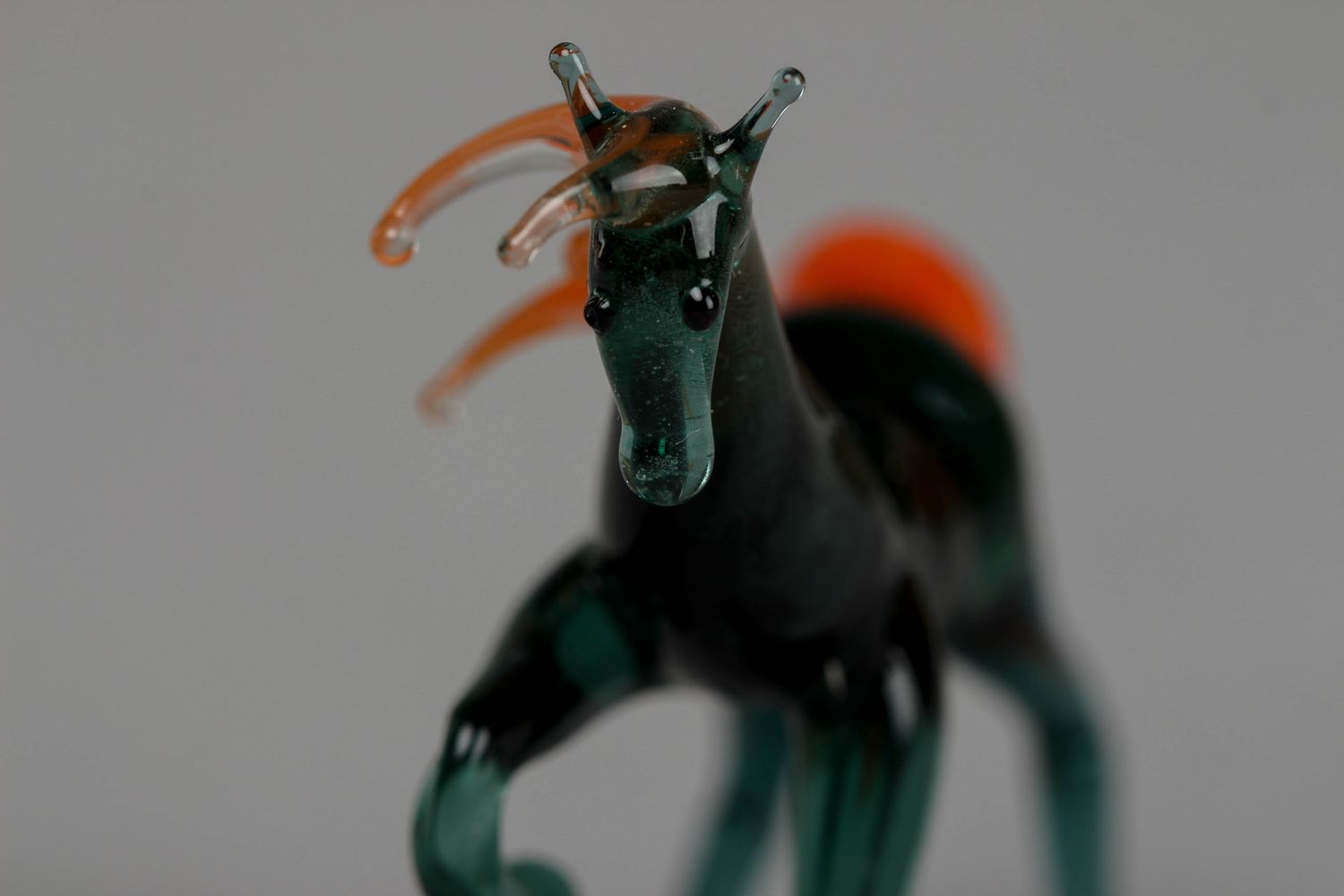 Lampwork Figur aus Glas Pferd mit brandroter Mähne foto 3