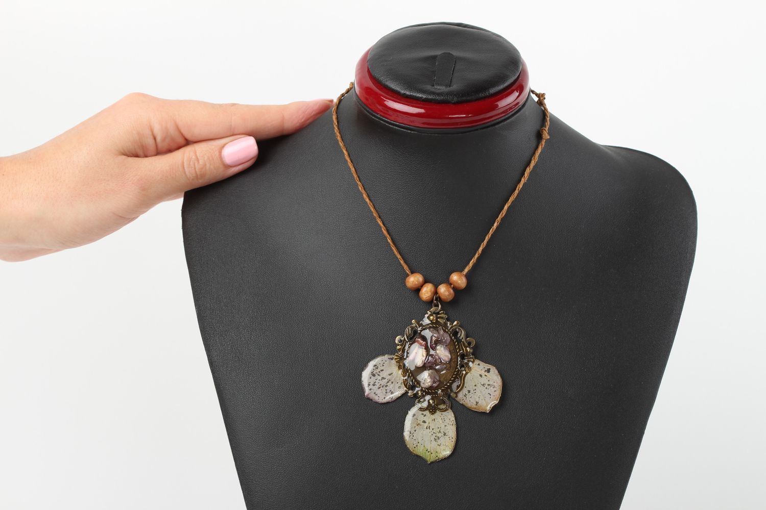 Handmade epoxy resin jewelry botanic pendant stylish jewelry present for girls photo 5