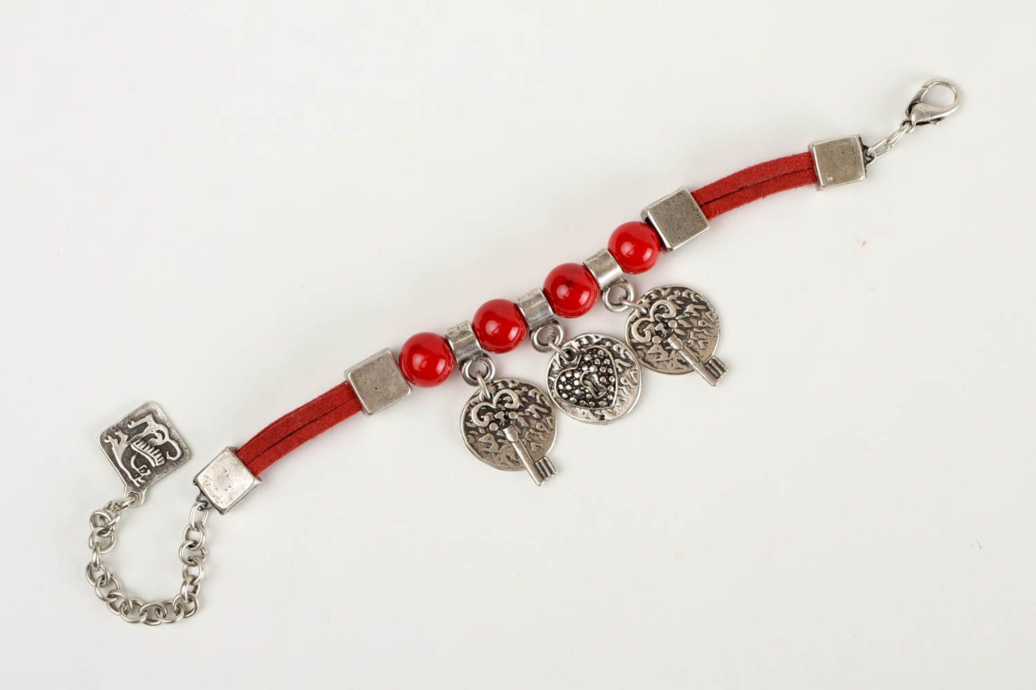 Handmade rotes Schmuck Armband aus Metall Designer Schmuck Frauen Accessoire  foto 4