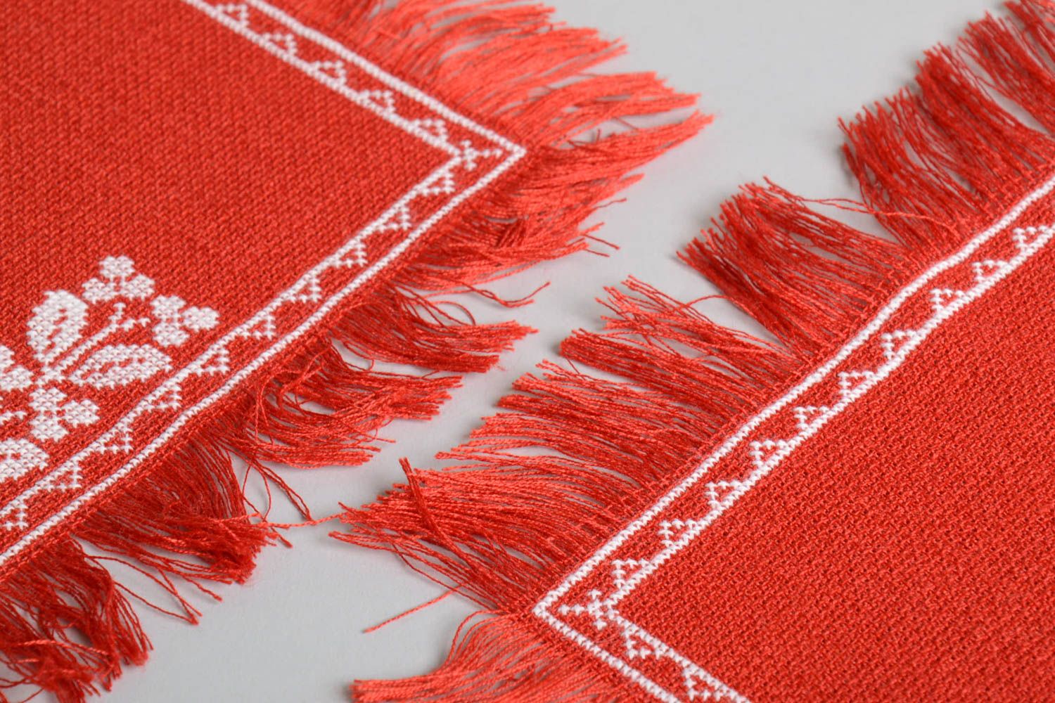 Servilletas bordadas artesanales rojas elementos decorativos diseño de casa foto 5