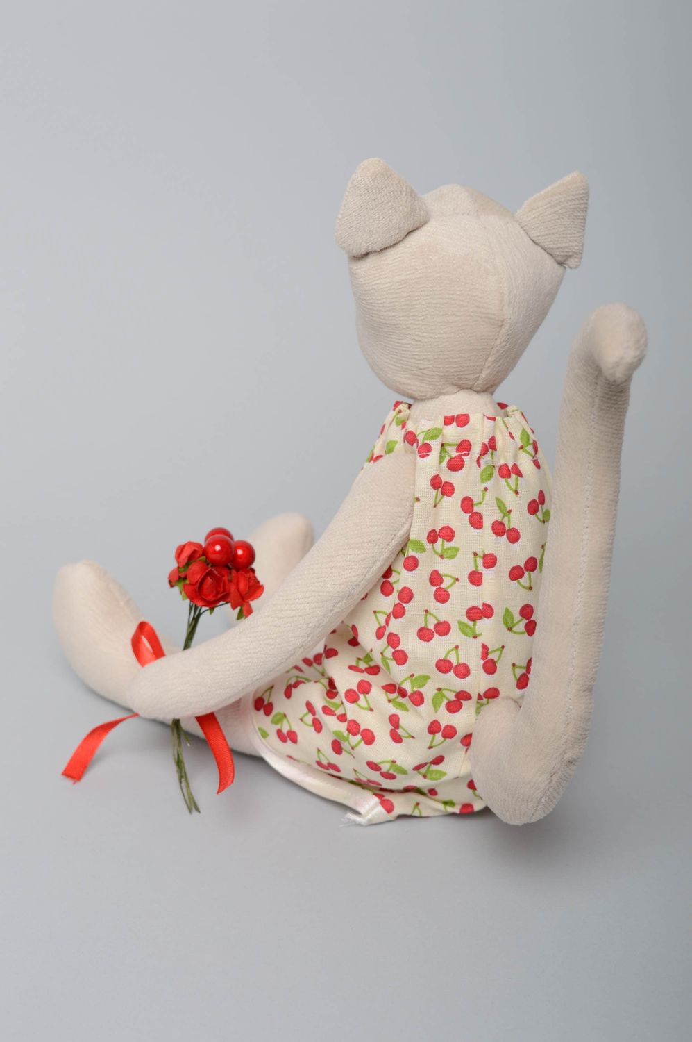 Künstlerisches Kuscheltier handgemacht Katze mit Blumenstrauß   foto 3