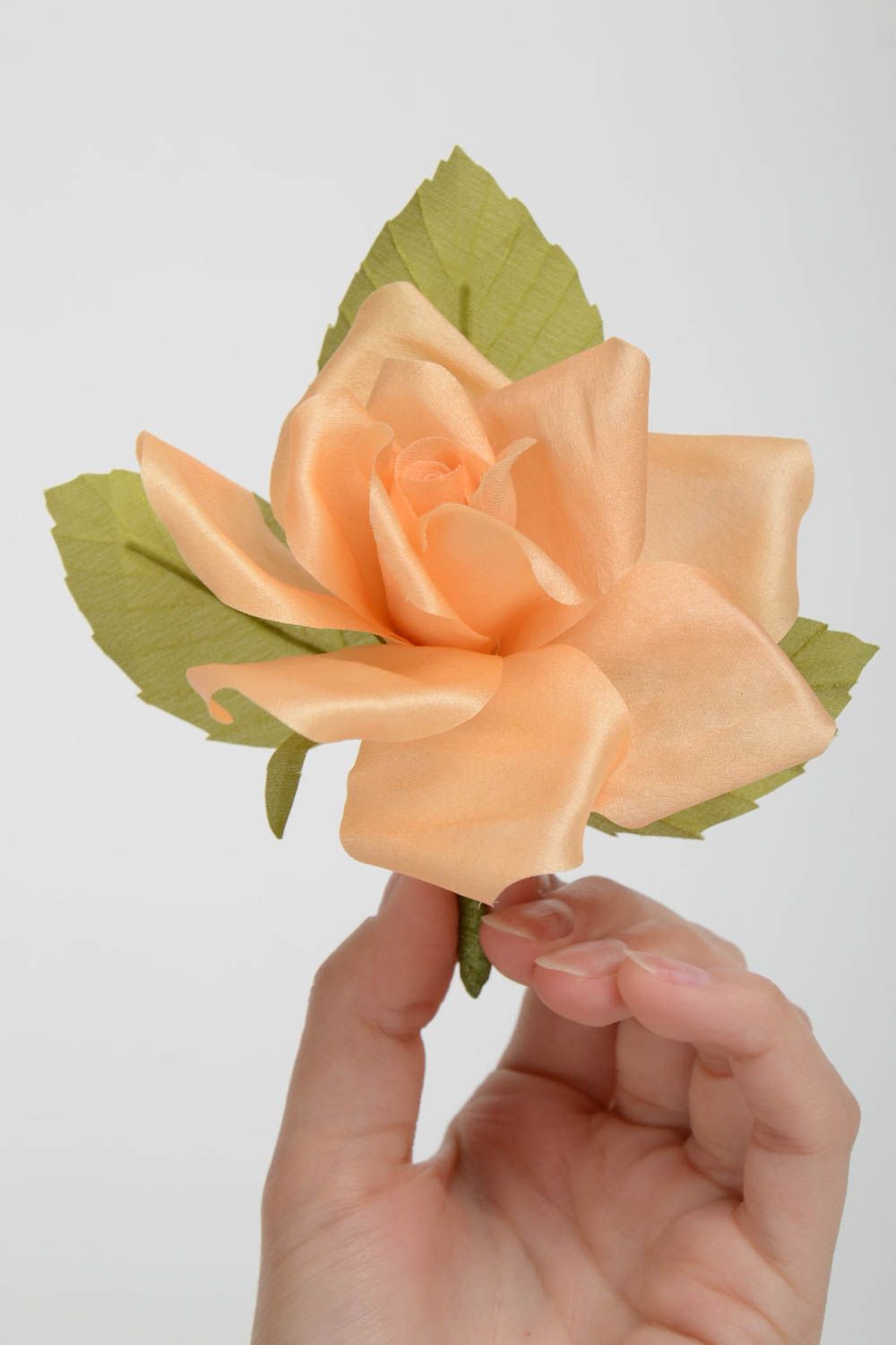 Брошь цветок из ткани в виде розы персикового цвета модная ручной работы фото 2