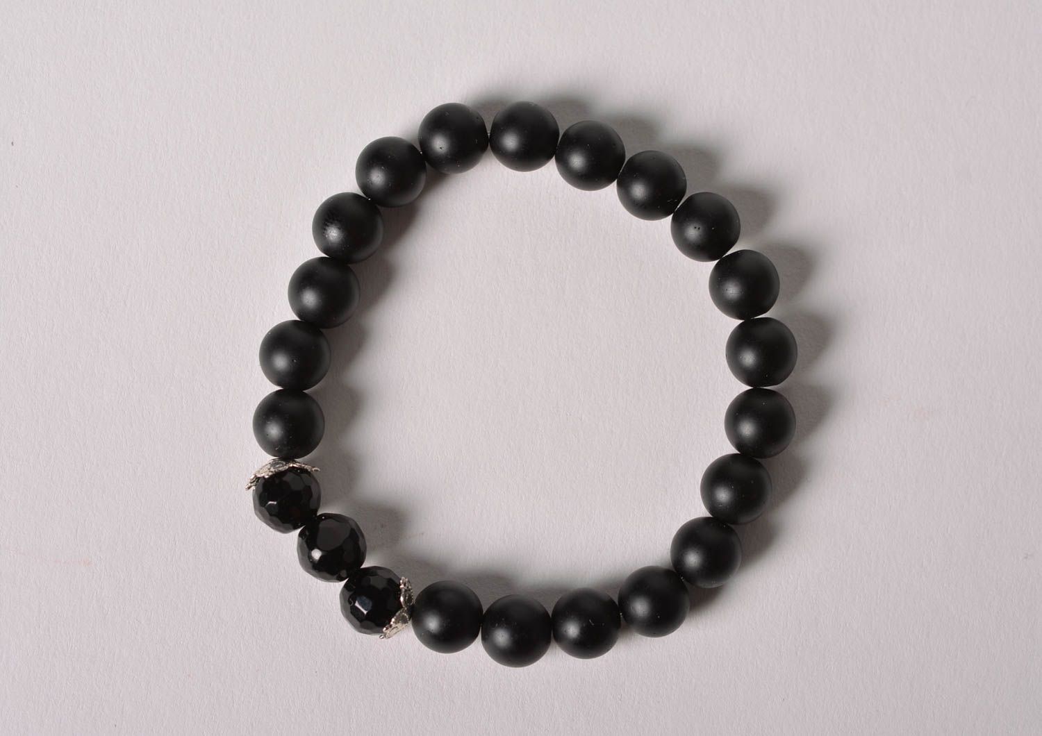 Handgemachtes dünnes schönes schwarzes Armband aus Achat an Angelleine  foto 4