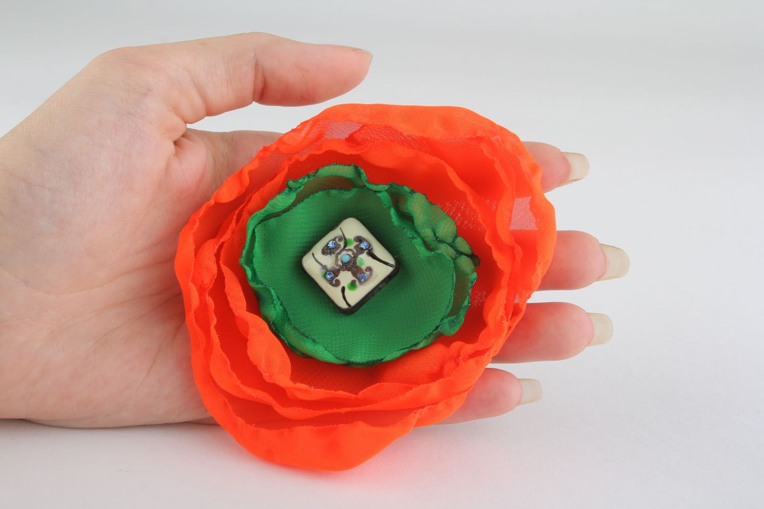 Broche têxtil em forma de uma flor feito à mão  foto 4