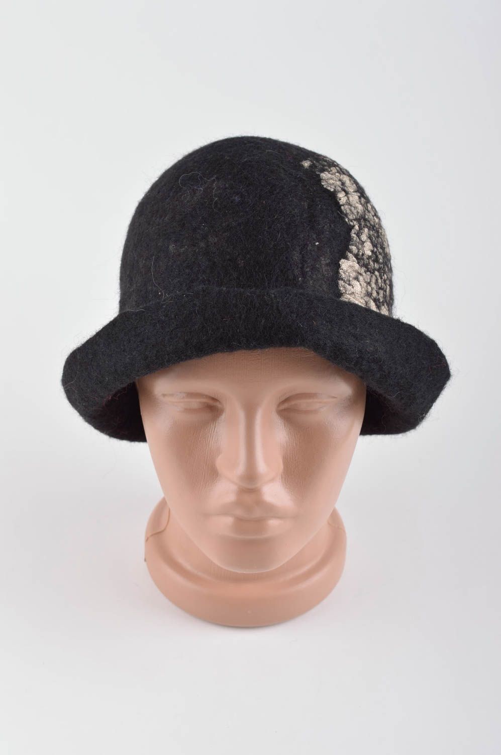 Chapeau en laine feutrée Chapeau fait main noir cloche chaud Vêtement femme photo 4