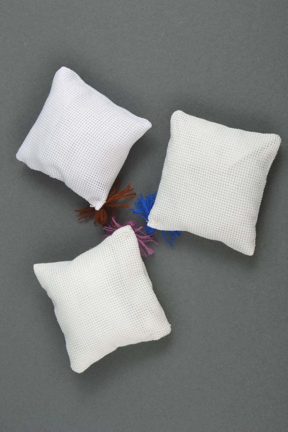 Alfileteros de tela hechos a mano almohadillas para agujas elementos decorativos foto 2