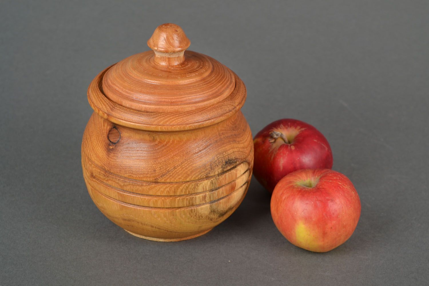 Wooden pot with lid photo 1