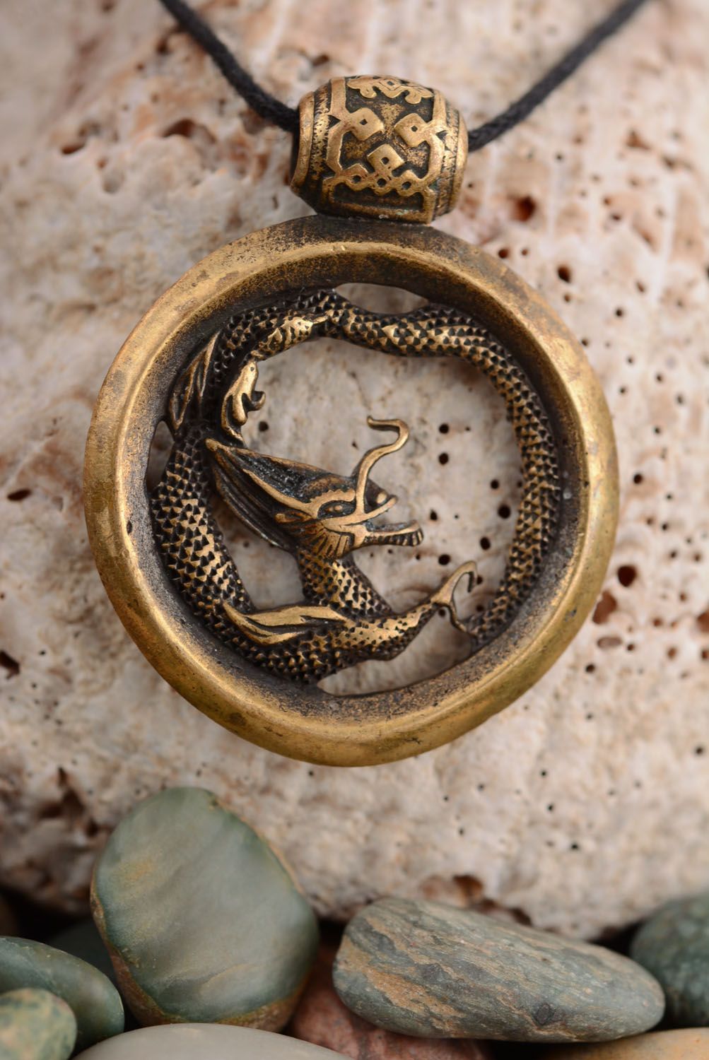 Pendentif en bronze fait main original accessoire design en forme de dragon photo 1