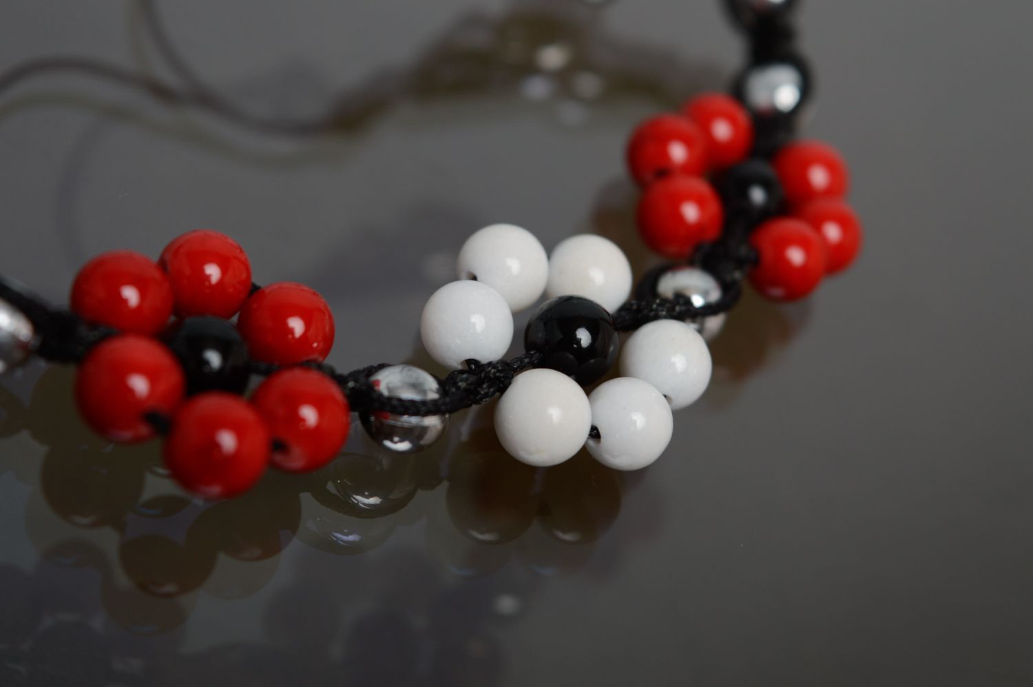 Bracelet en macramé lacet noir ciré et perles en pierres naturelles fait main photo 2