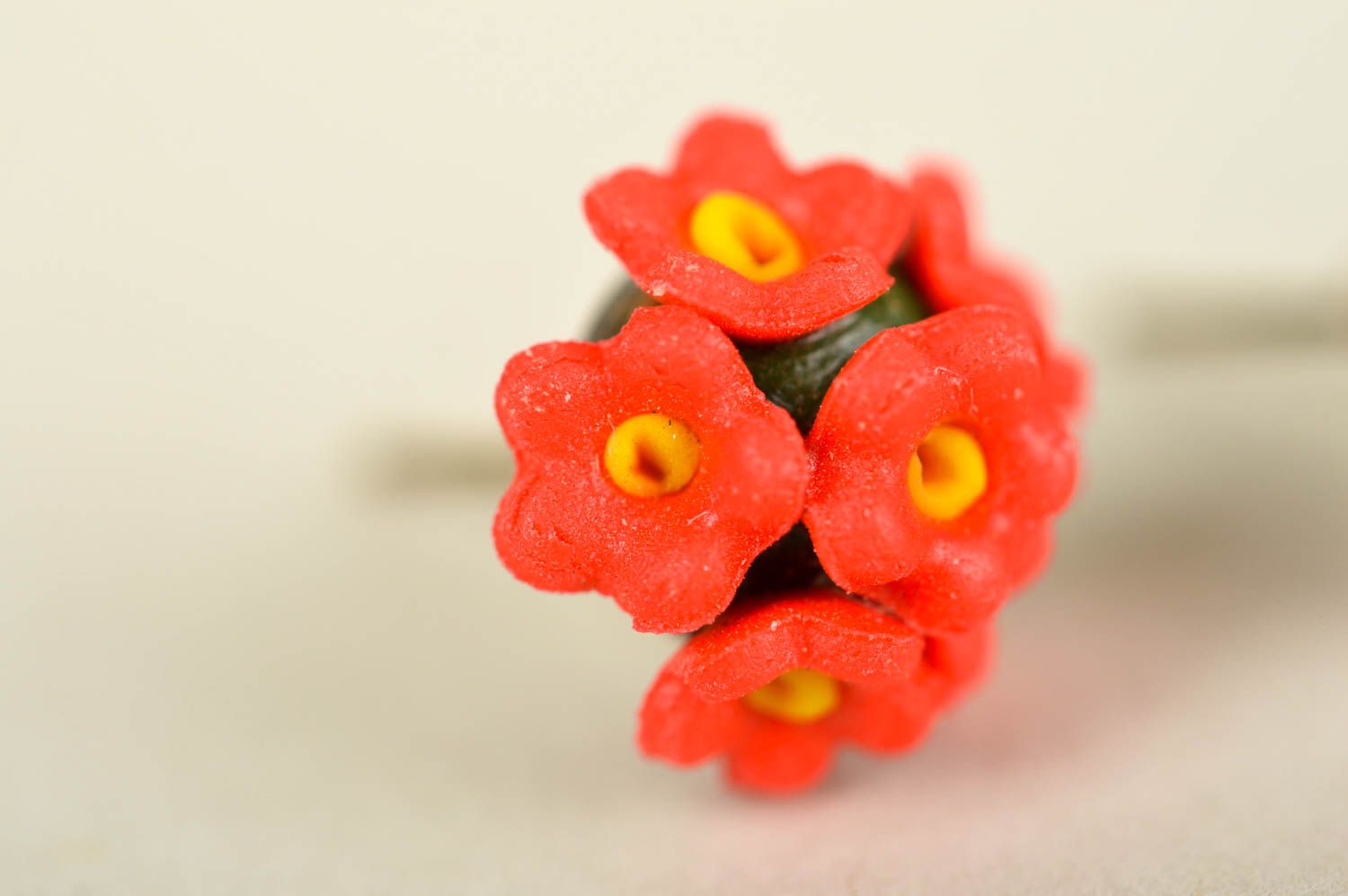Boucles d'oreilles puces Bijou fait main Cadeau femme avec fleurs rouges photo 4