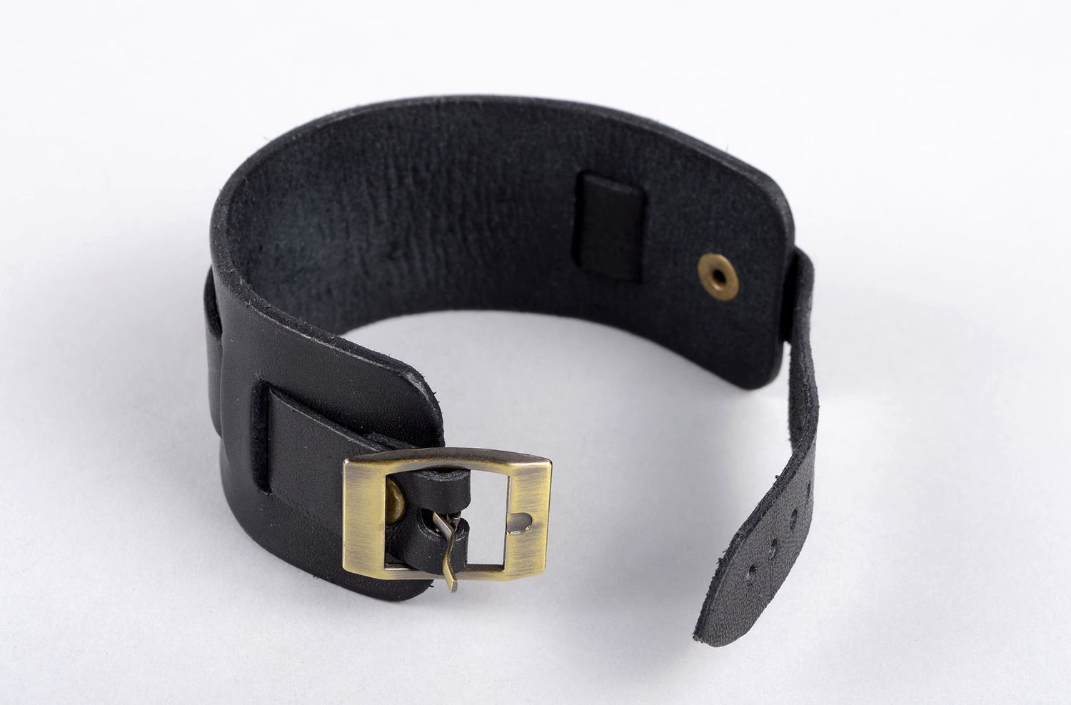 Bracelet large en cuir naturel Bijou fait main noir design Accessoire femme photo 4