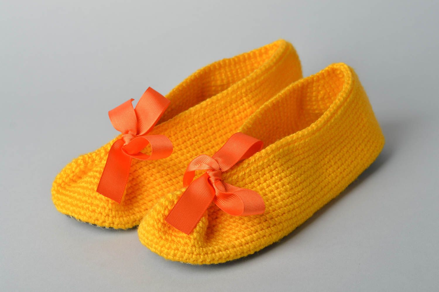 Pantoufles tricot Chaussons fait main crochet jaunes Accessoire femme design photo 1