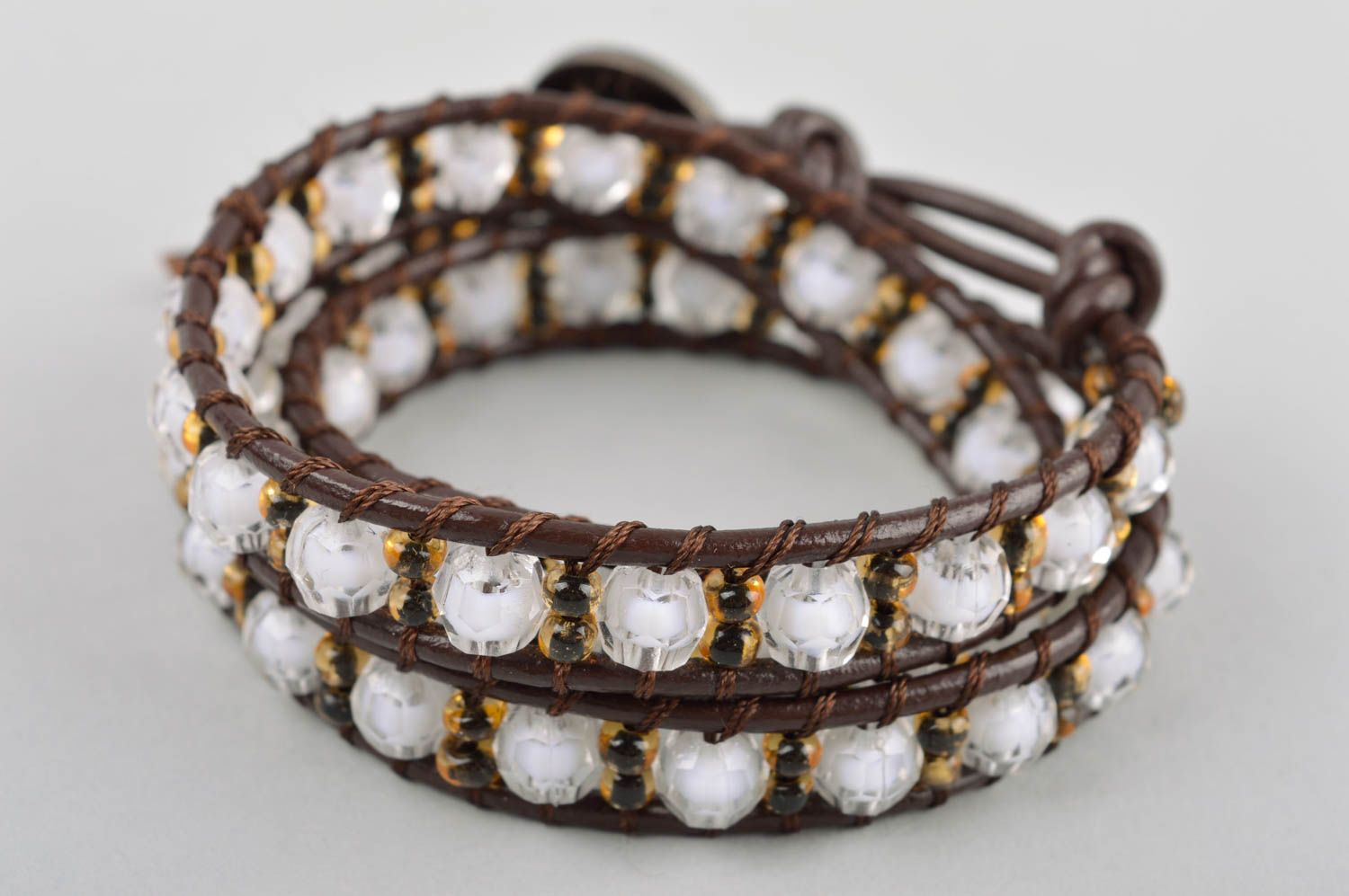 Bracelet perles rocaille blanc Bijou fait main Accessoire femme cuir design photo 2