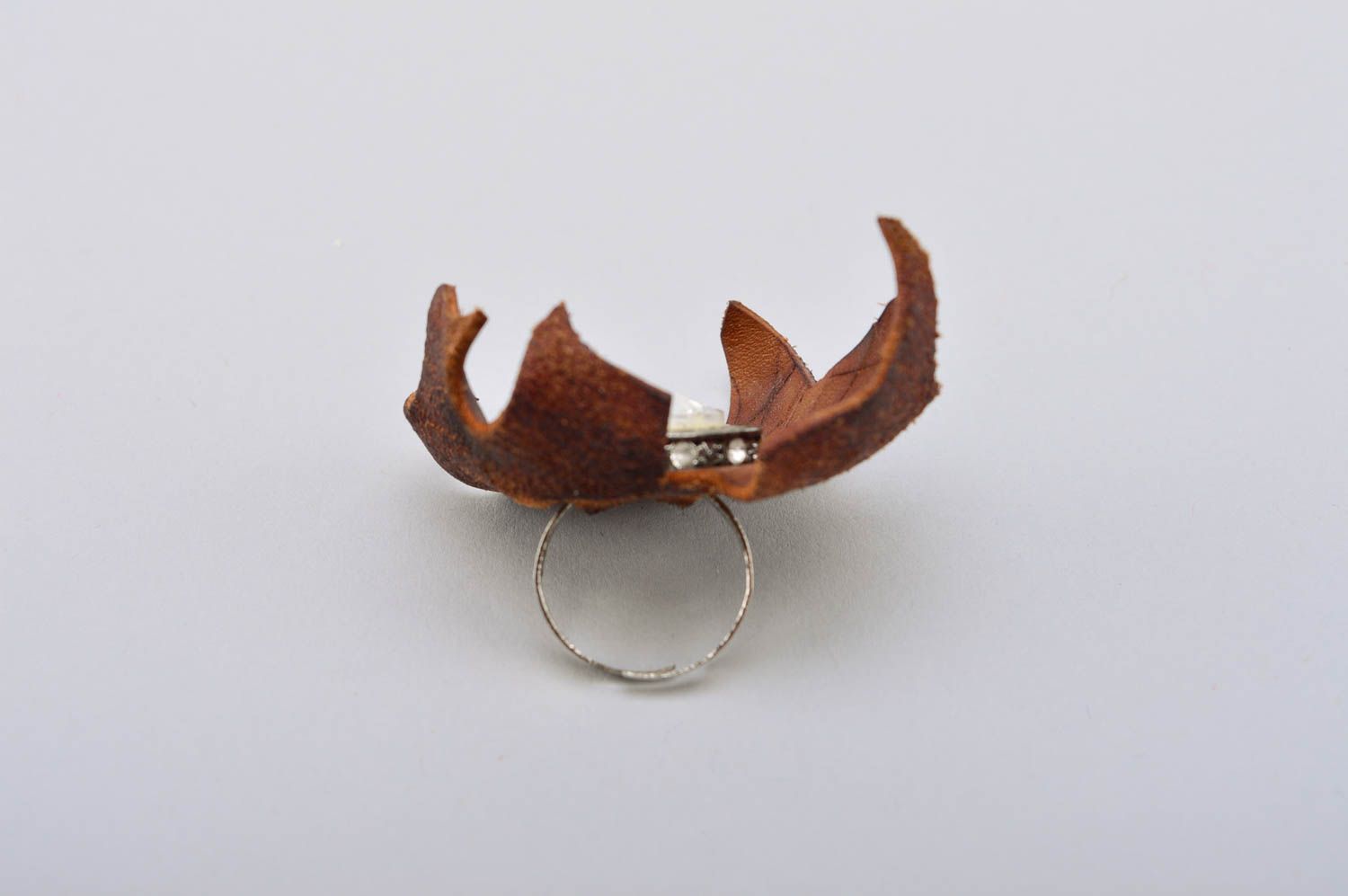 Красивое кольцо ручной работы необычное кольцо женское кольцо бижутерия из кожи фото 5