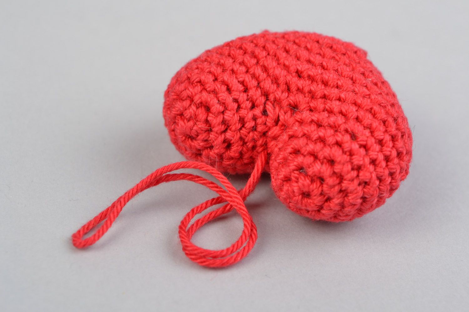 Suspension décorative coeur rouge tricoté en fils de coton au crochet faite main photo 5