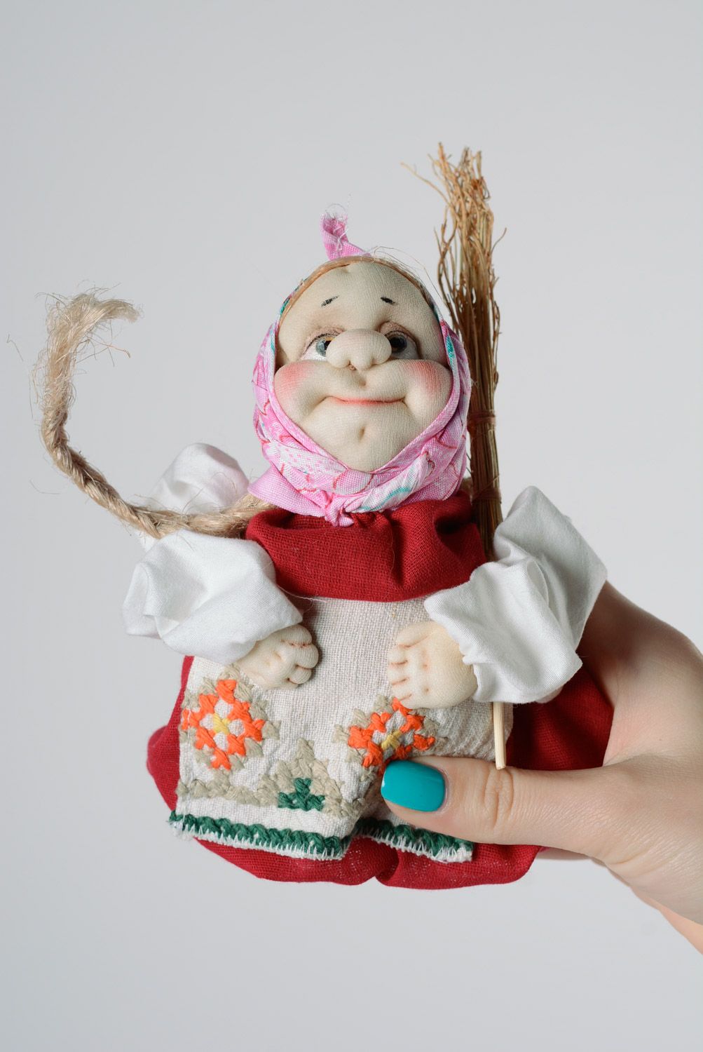 Muñeca de trapo artesanal talismán para la casa en estilo étnico  foto 4