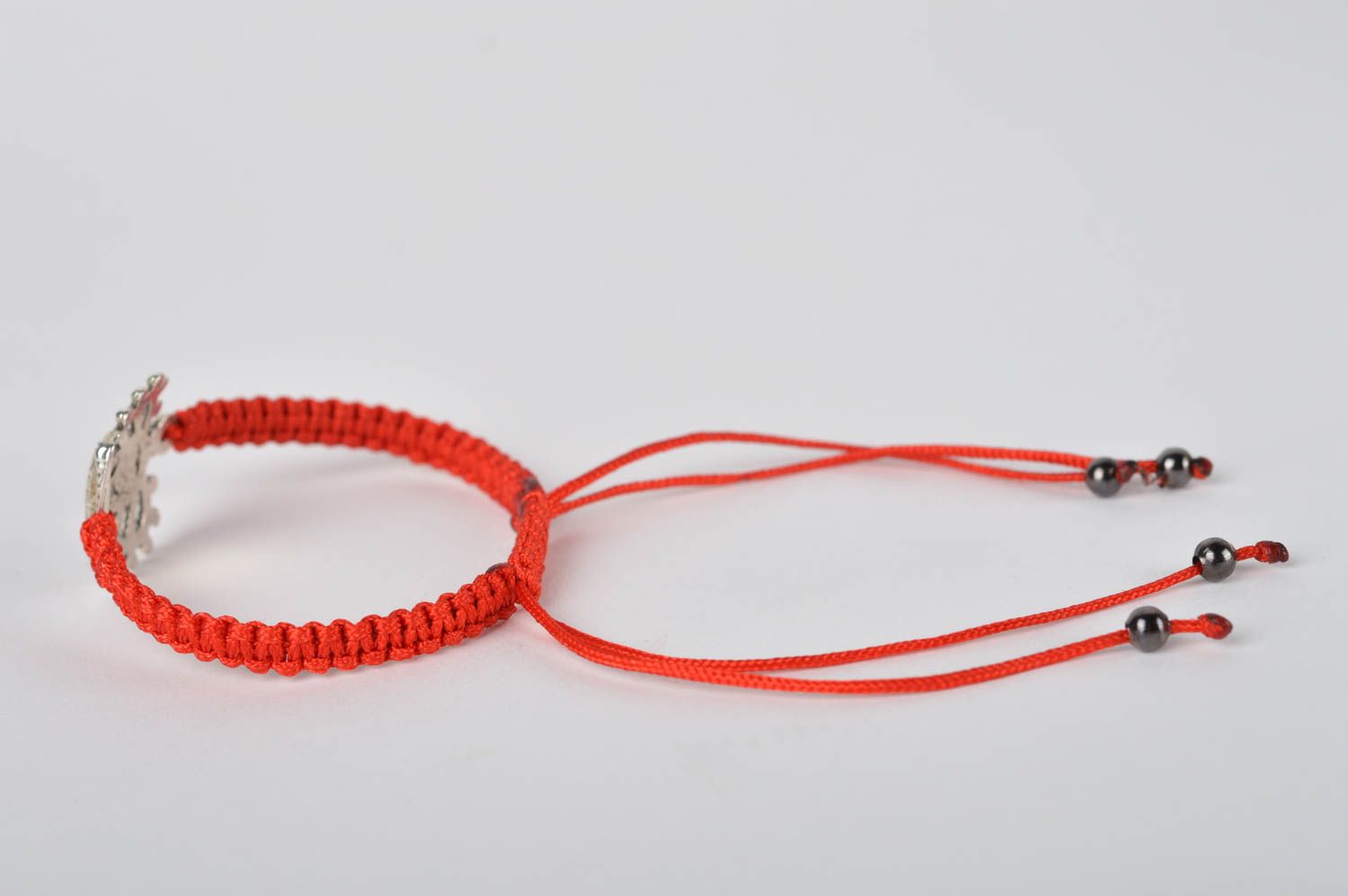 Pulsera hecha a mano de hilo rojo regalo original accesorio para mujer de moda foto 3