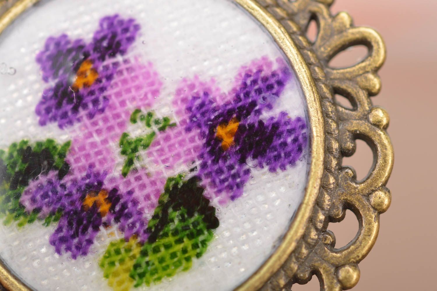 Broche fleur Bijou fait main Accessoire femme violettes cadeau insolite photo 4