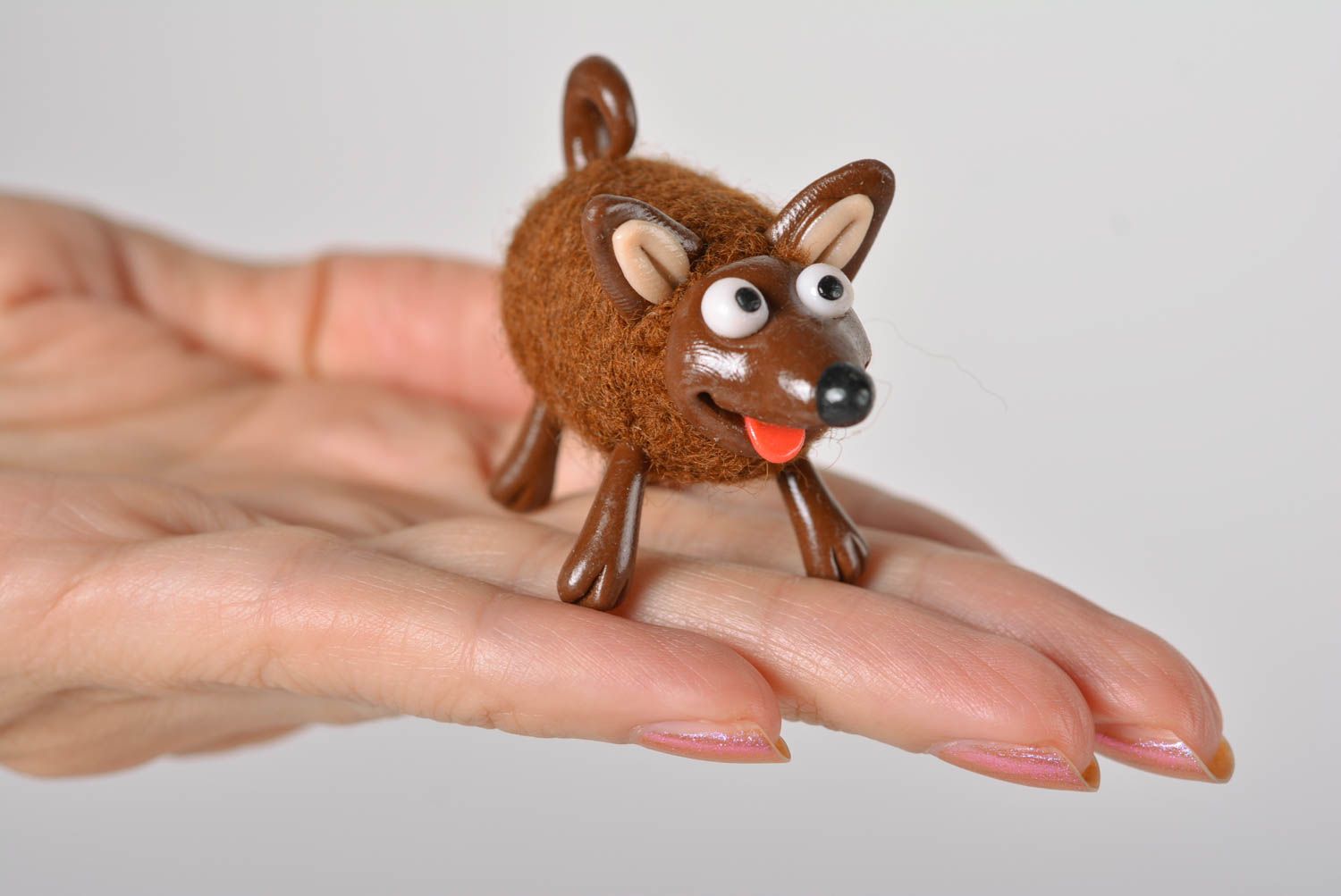 kleines Spielzeug handmade gefilzte Figur Spielzeug Hund originelle Geschenke foto 5