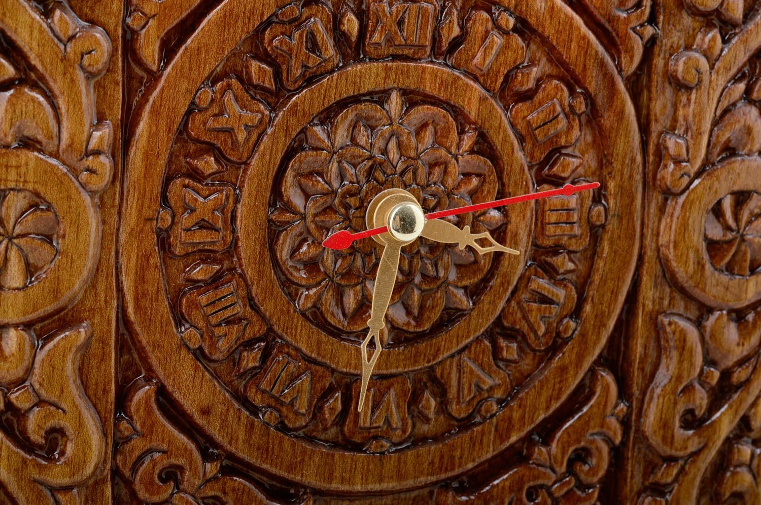 Handmade Deko Uhr aus Holz ungewöhnliche Uhr geschnitzt schön Tisch Uhr exklusiv foto 3