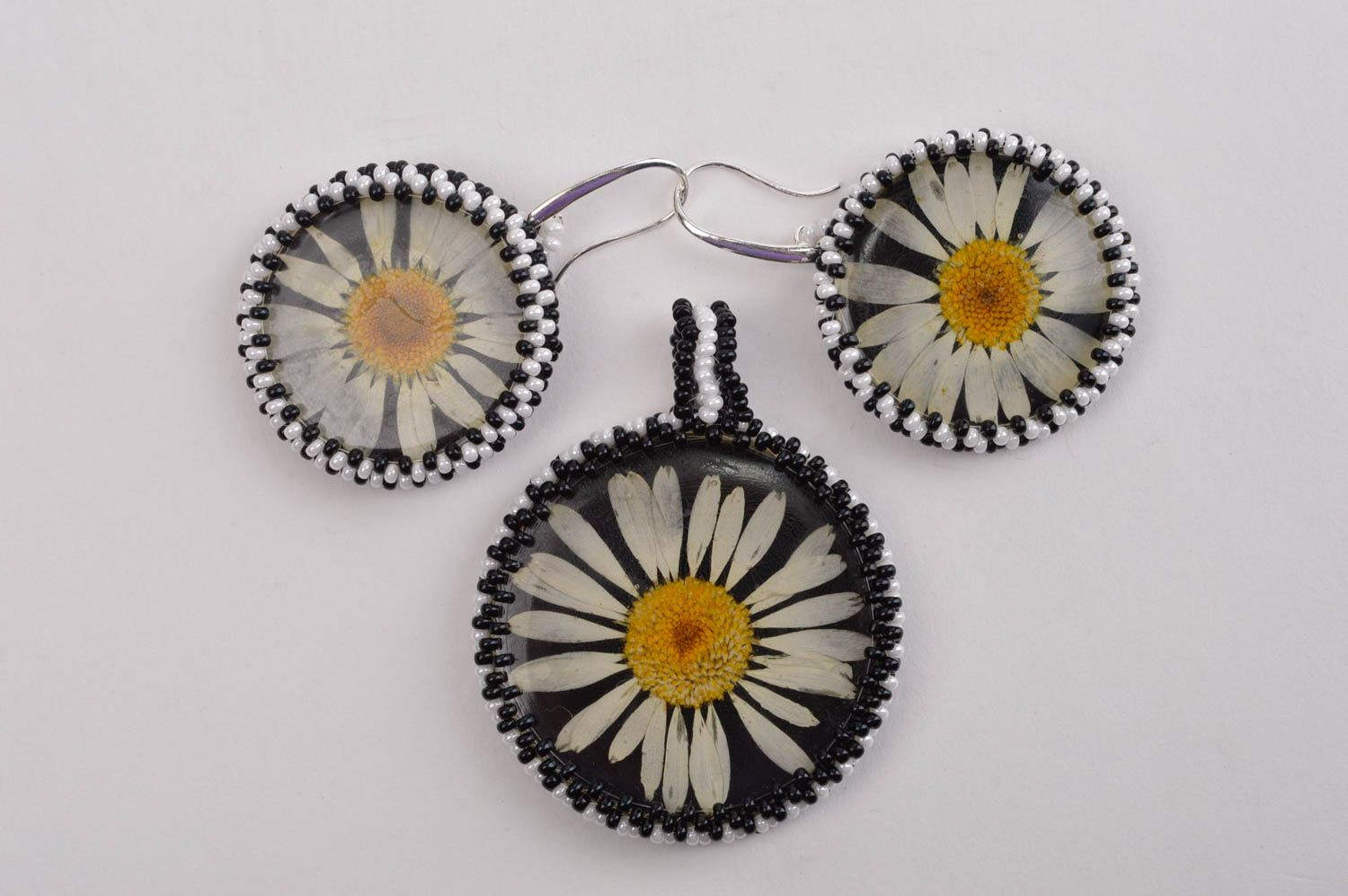 Handmade jewelry set botanical jewelry designs beaded pendant beaded earrings photo 2