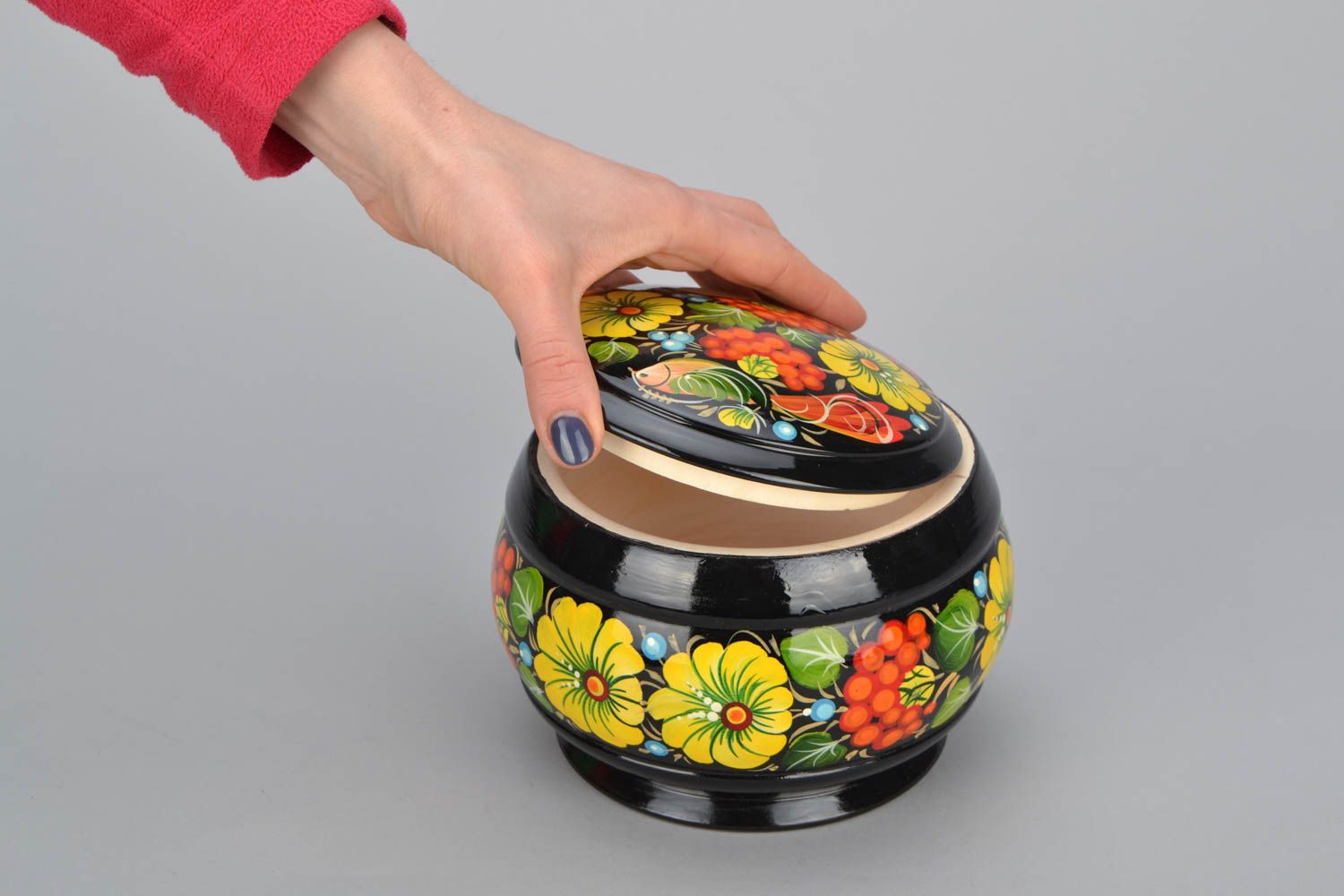 Round wooden jewelry box with painting photo 1