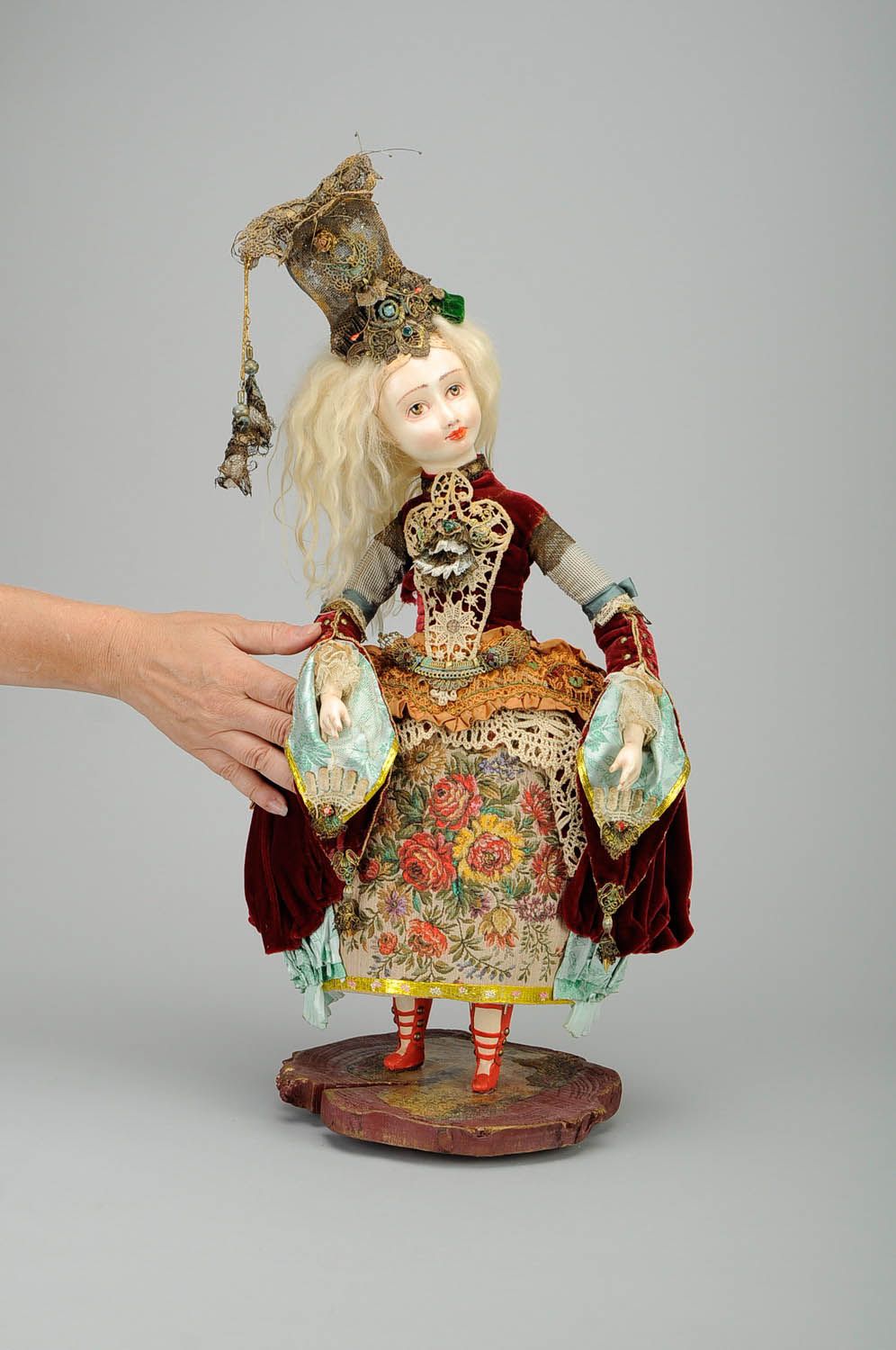 Künstlerische Puppe Gobelin-Prinzessin    foto 2
