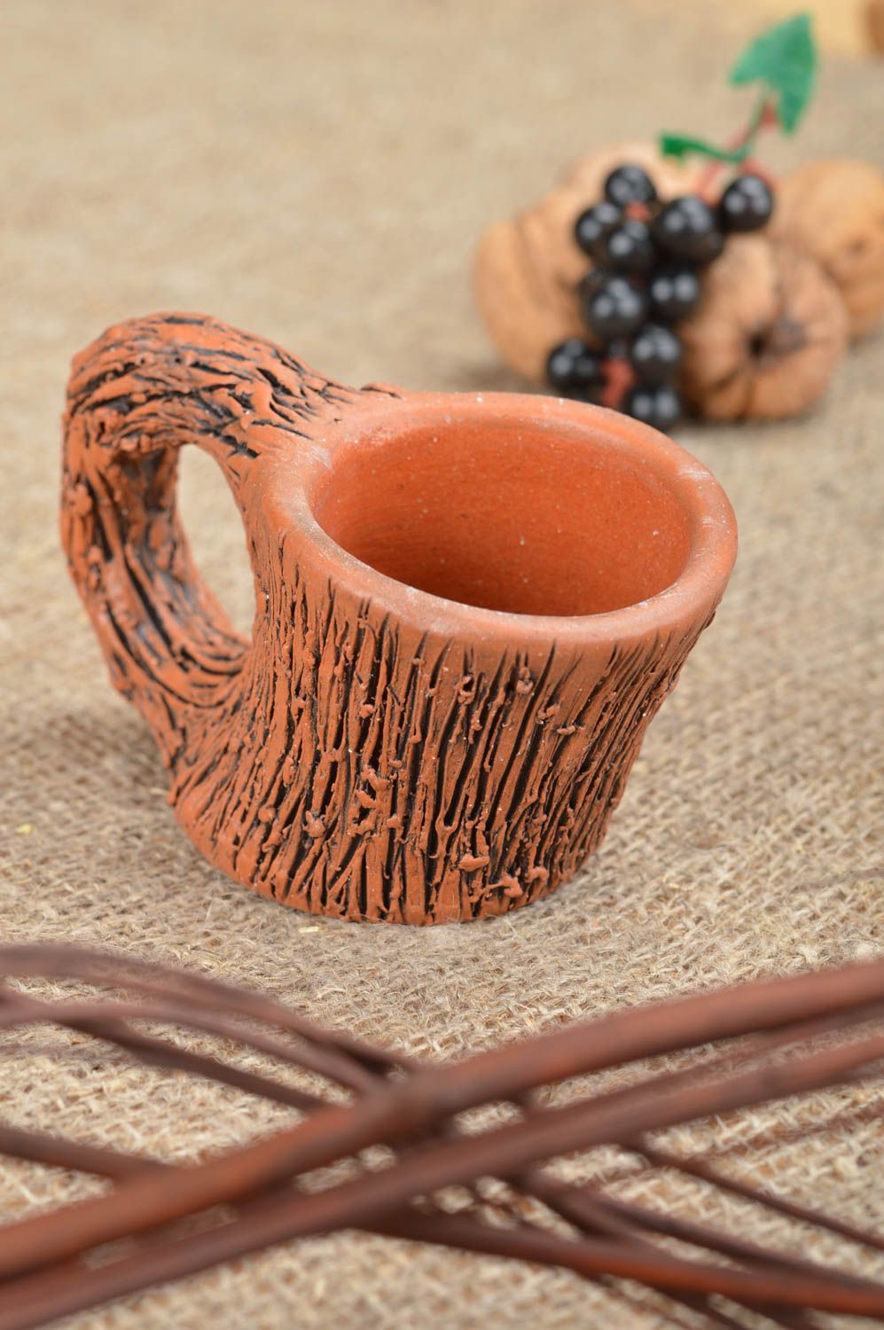 Tasse en céramique brun clair 5 cl fait main original avec imitation bois  photo 1