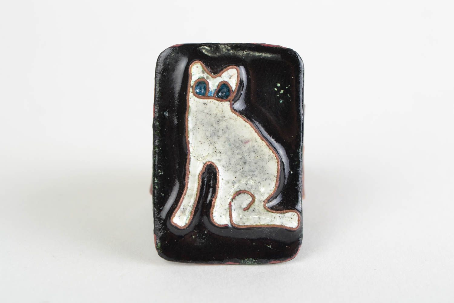 Handmade rectangular copper jewelry ring painted with enamel with white cat photo 2