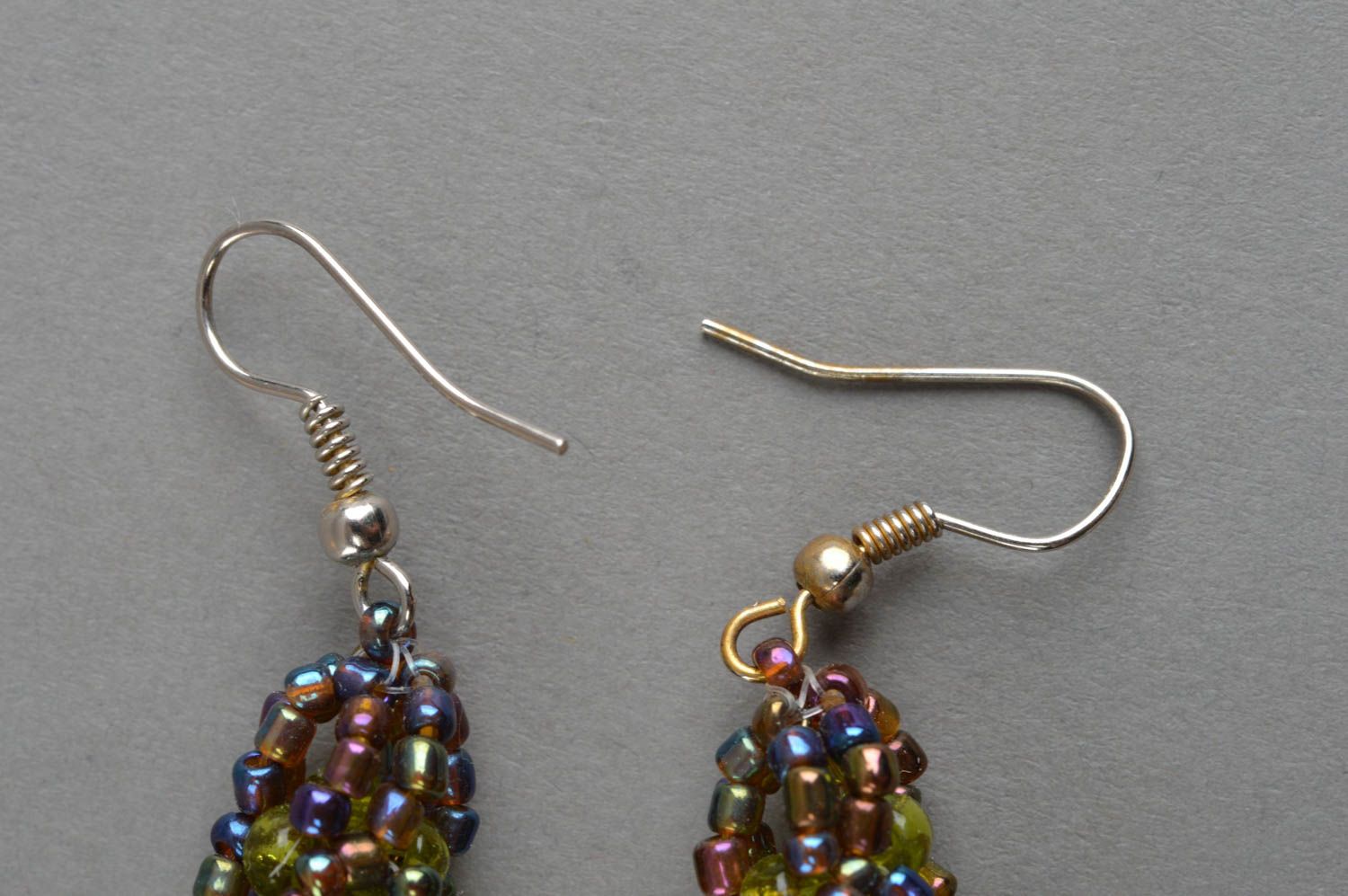 Boucles d'oreilles en perles de rocailles vertes faites main longues de design photo 4