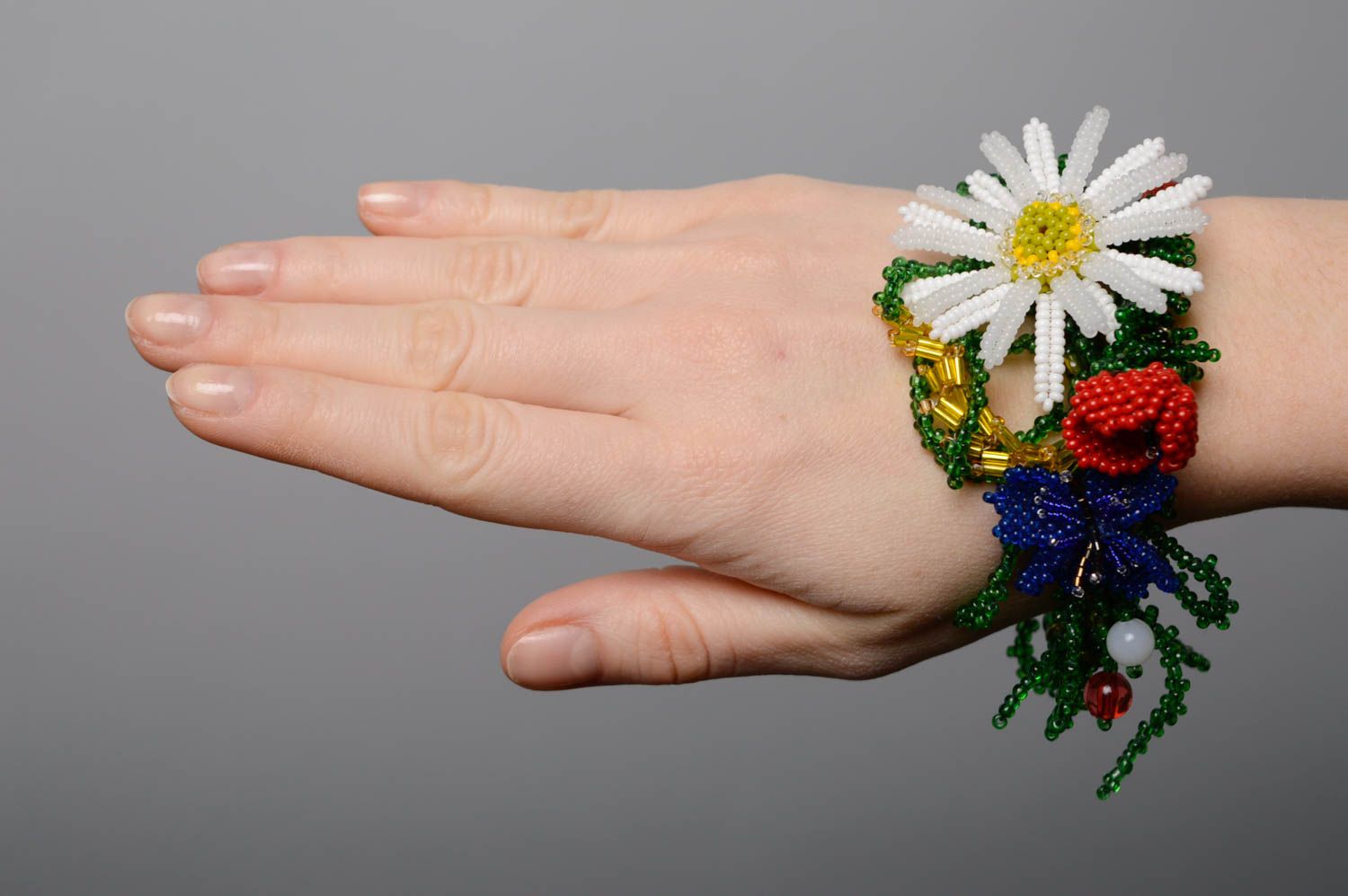 Цветочный браслет из бисера Украиночка фото 4