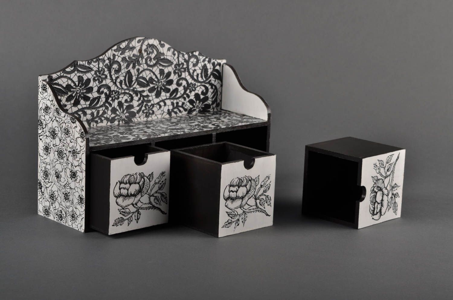 Шкатулка ручной работы мини-комод деревянная шкатулка черно-белая с орнаментом фото 2