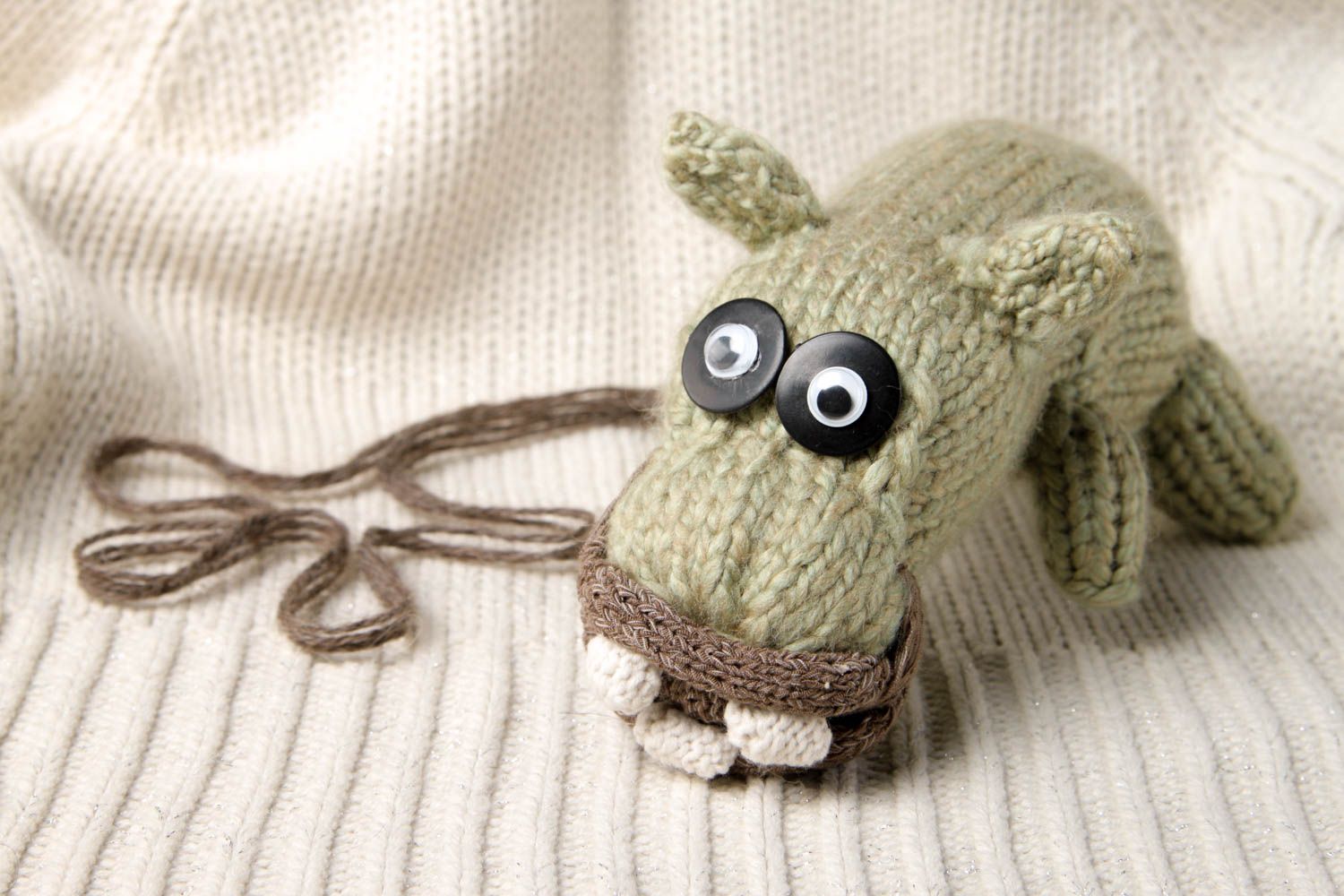 Peluche hippopotame Jouet fait main tricoté en laine Cadeau pour enfant photo 1