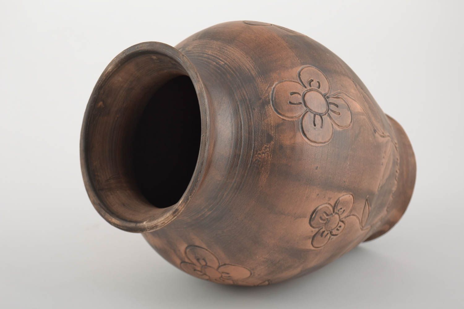 Kleine dekorative Vase aus Ton braun handmade breit mit Musterung für Dekor foto 5