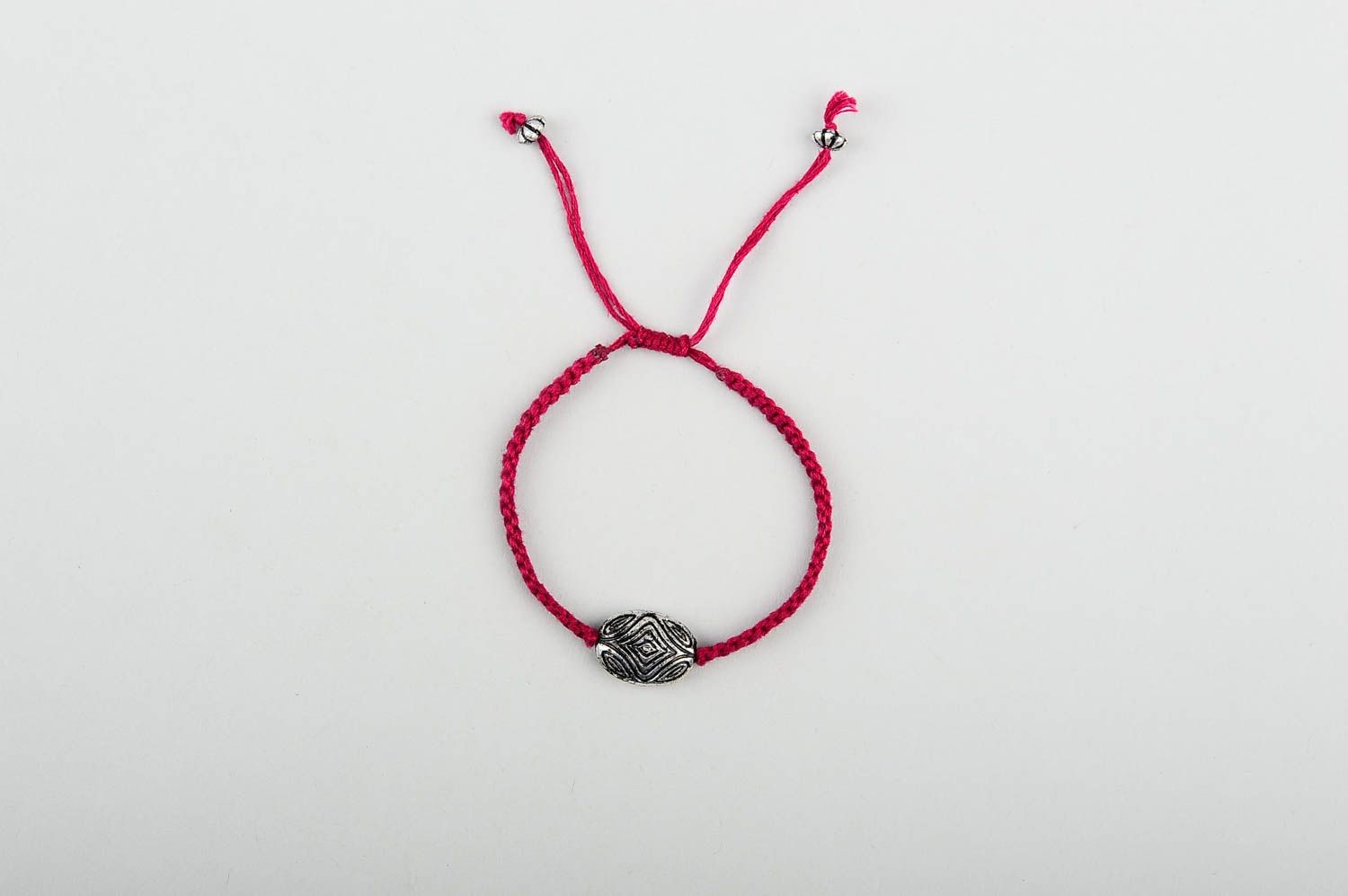 Bracelet en fils framboise Bijou fait main avec métal Cadeau pour femme photo 3