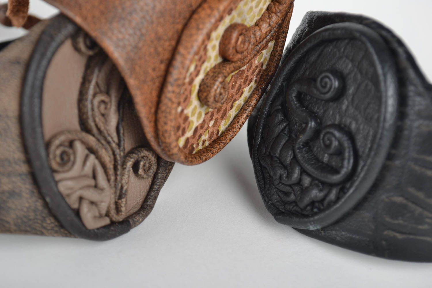 Pulseras de cuero artesanales anchas accesorios para mujeres regalos originales foto 5