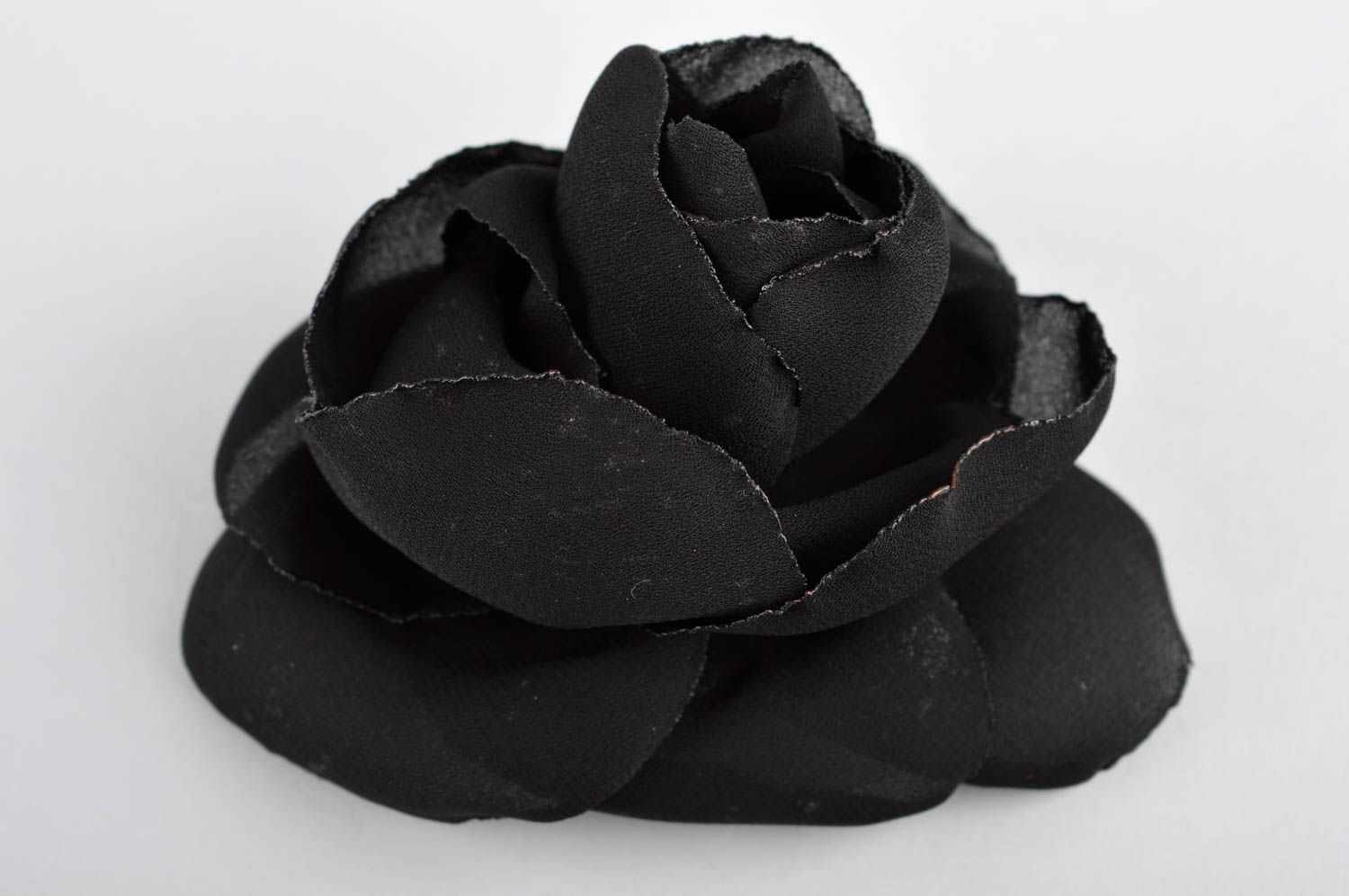 Брошь ручной работы брошь цветок из ткани дизайнерское украшение черное фото 2
