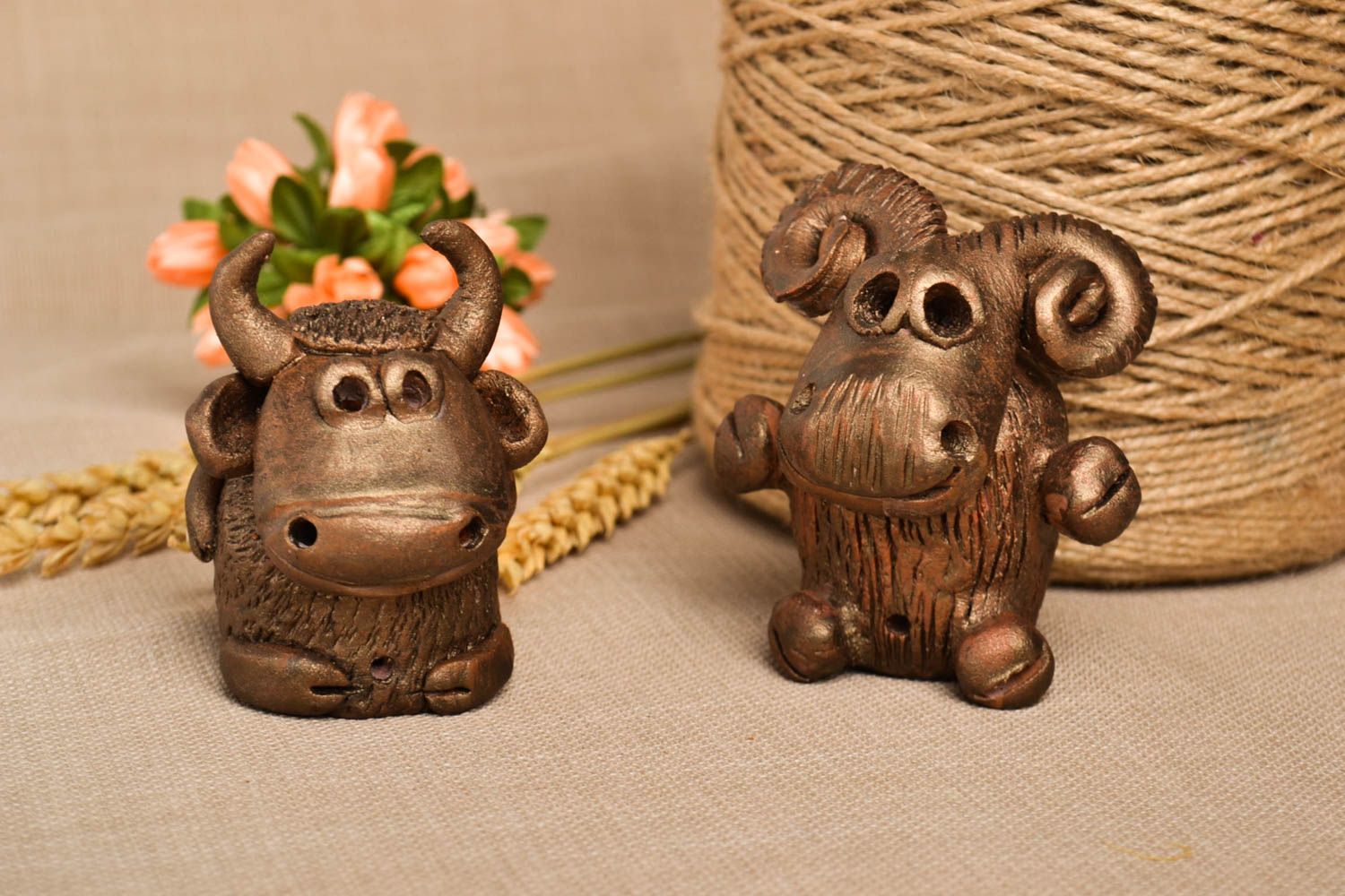 Handmade Figuren Set Ton Figuren originelles Geschenk Keramik Deko Kuh und Lamm  foto 1