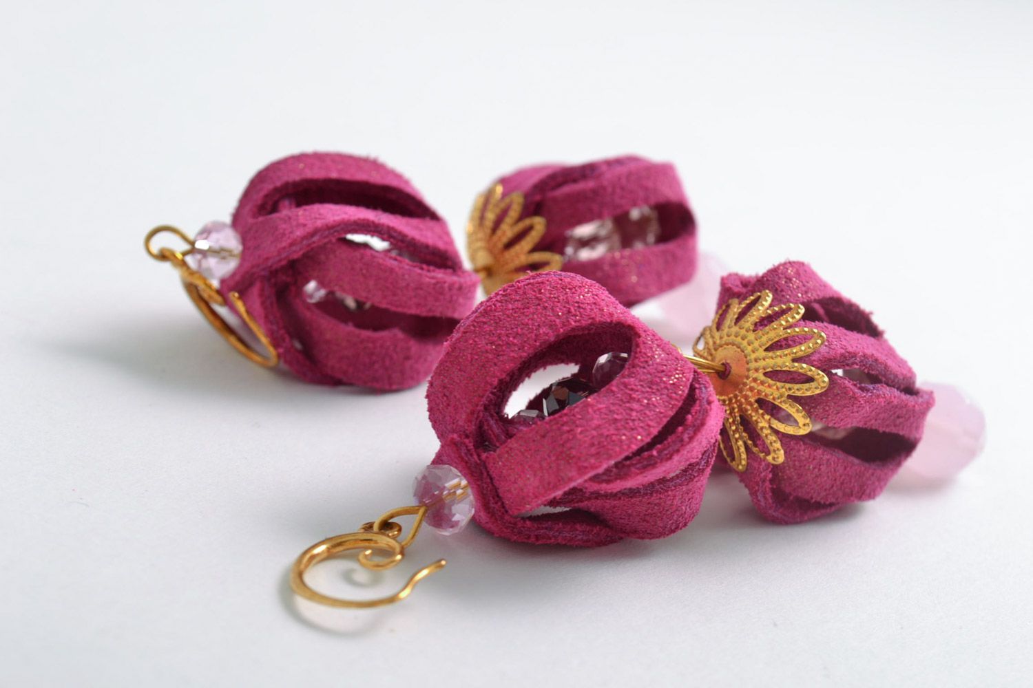 Stylish handmade earrings made of genuine suede with pink beads charms photo 4