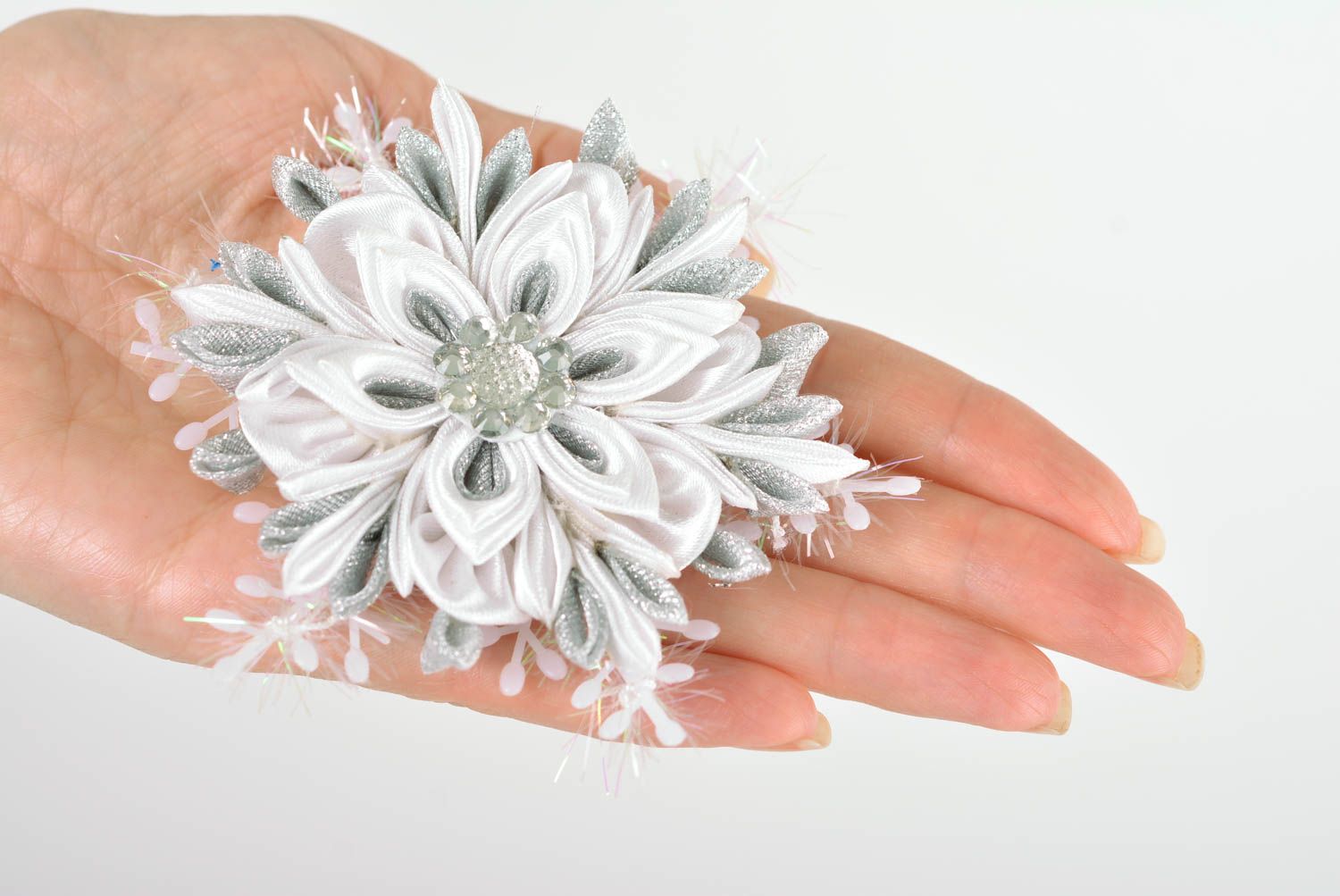 Аксессуар для волос украшение ручной работы заколка с цветком из репсовых лент фото 3