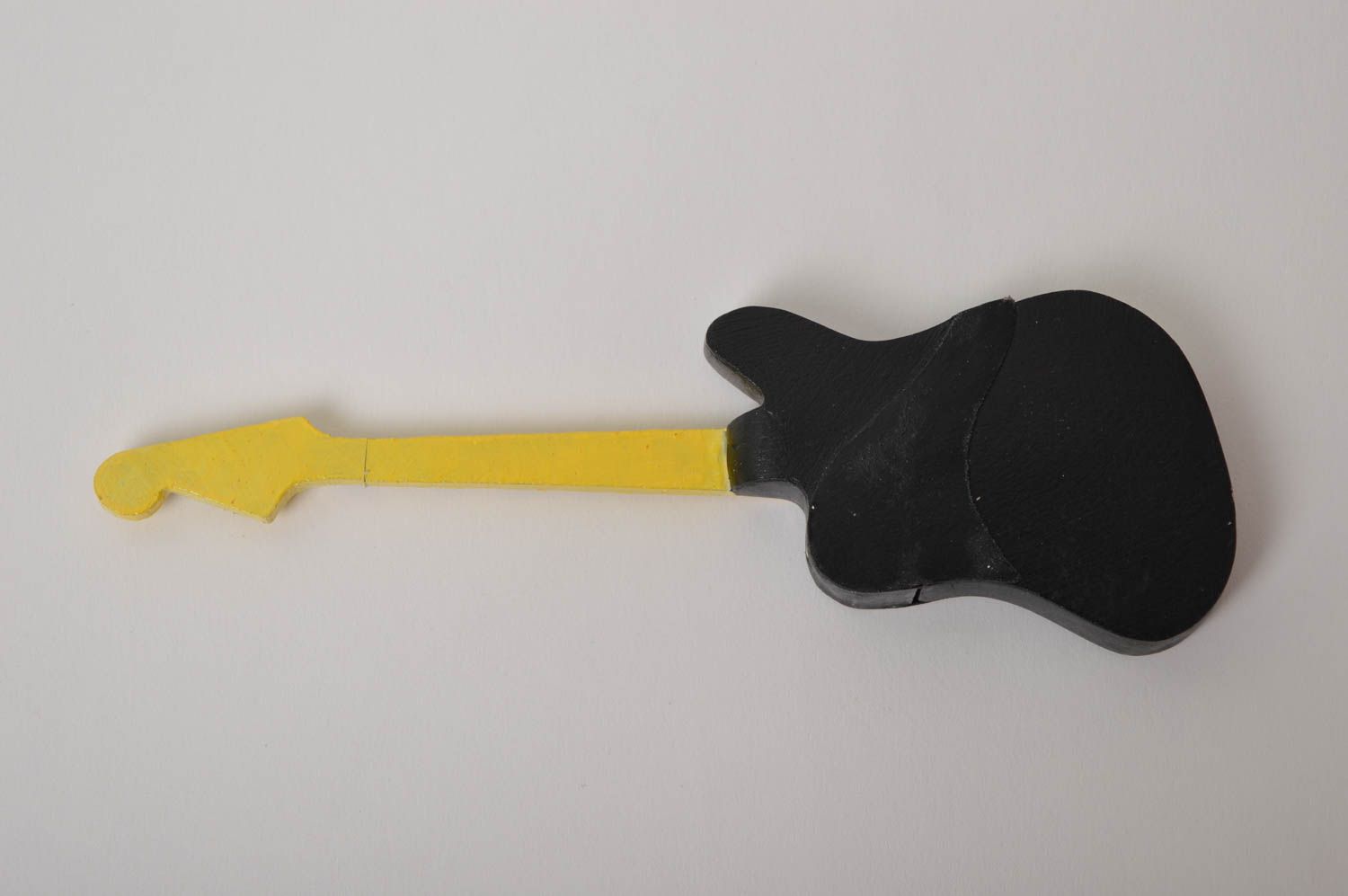Флешка-гитара ручной работы оригинальная флешка из пластики красивая флешка фото 3