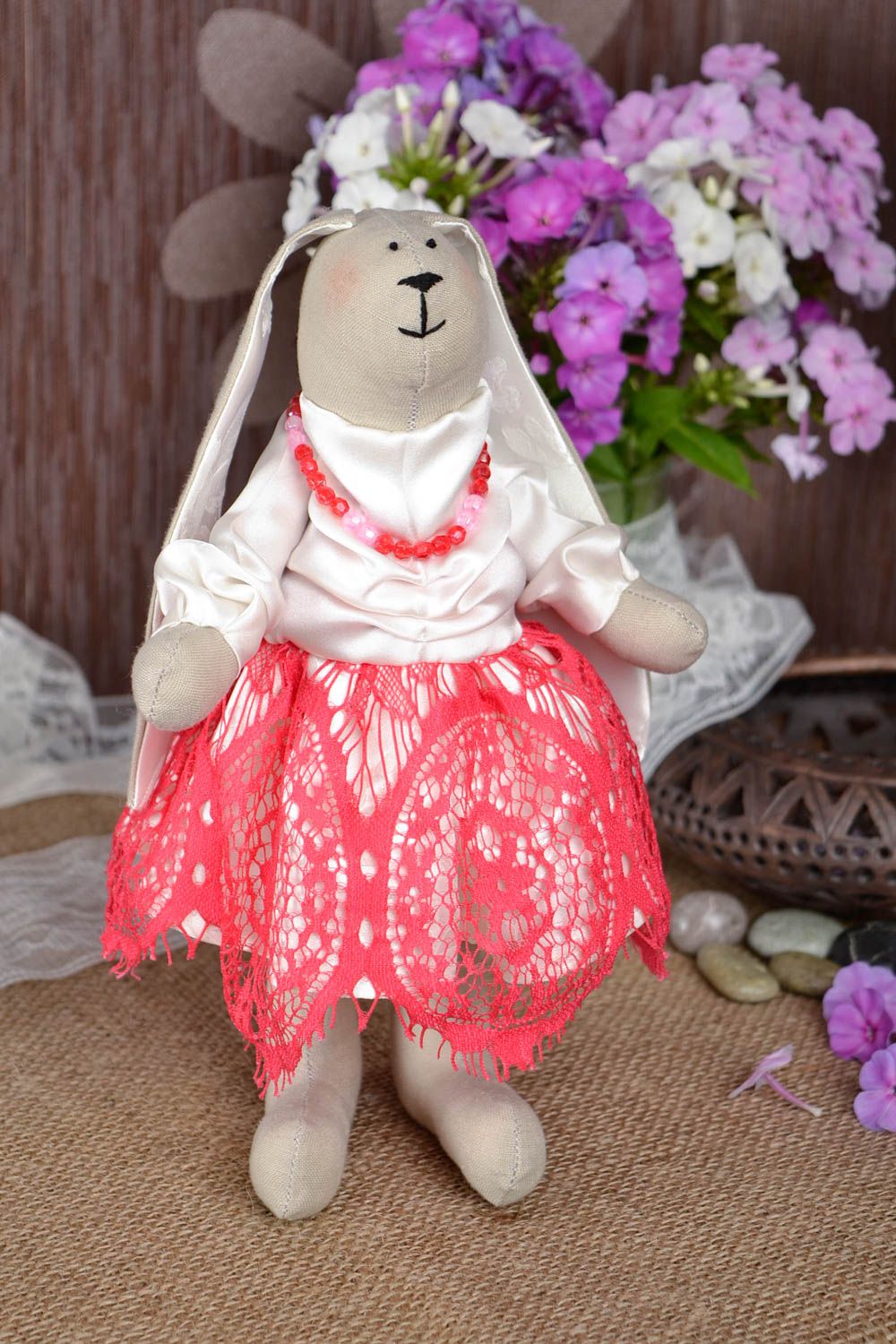 Handgemachtes Kuscheltier Hase im Kleid Geschenk für Kinder Haus Deko foto 1