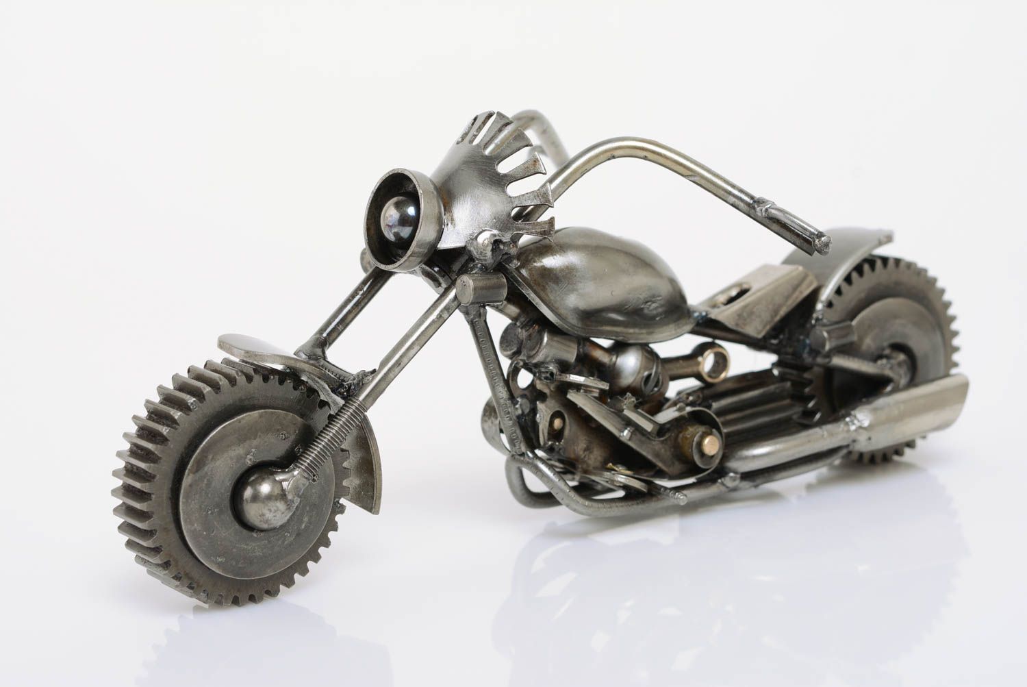Künstlerische Statuette aus Metall Motorbike im Techno Art Stil handgeschaffen foto 1