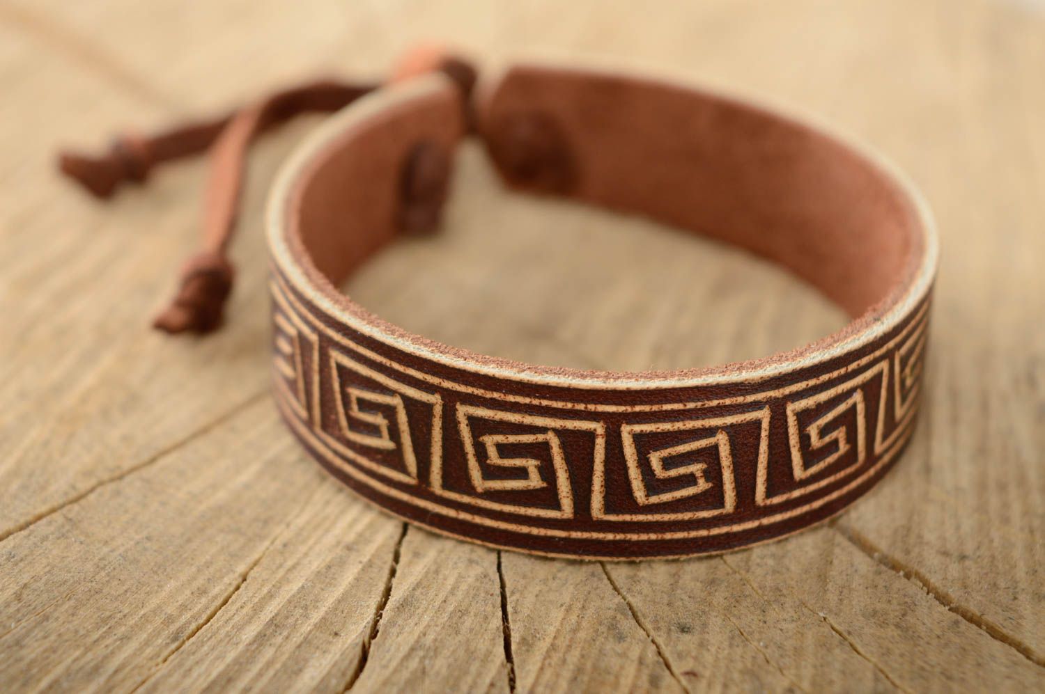Carved genuine leather bracelet photo 1