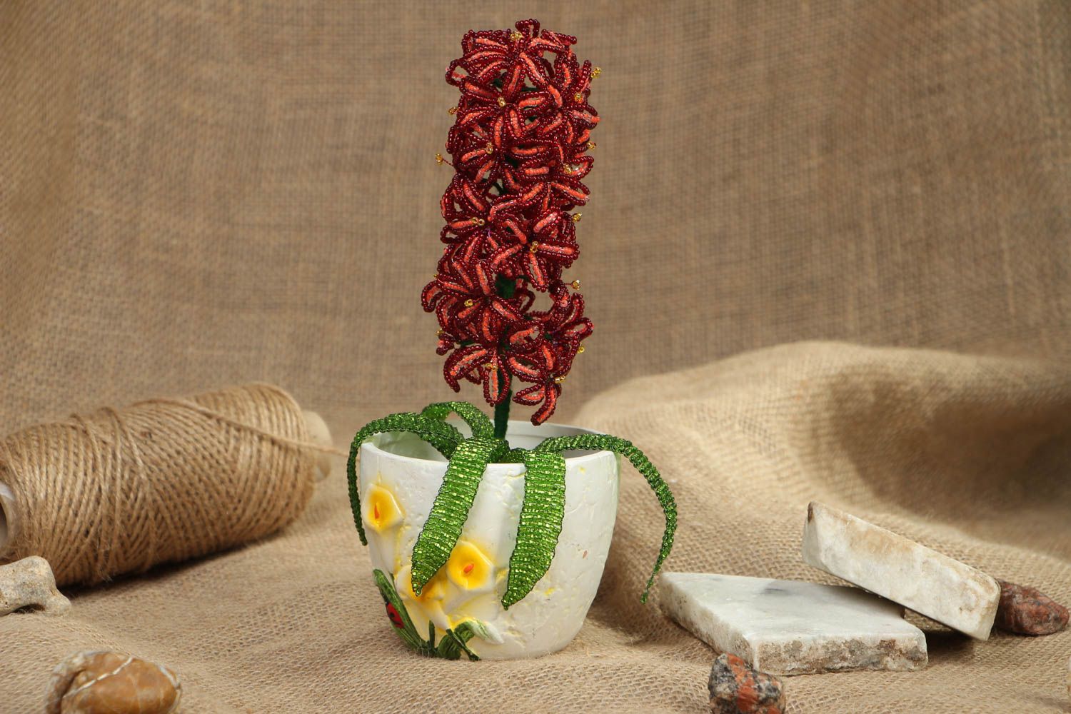 Цветок из бисера в керамическом горшке Гиацинт фото 5